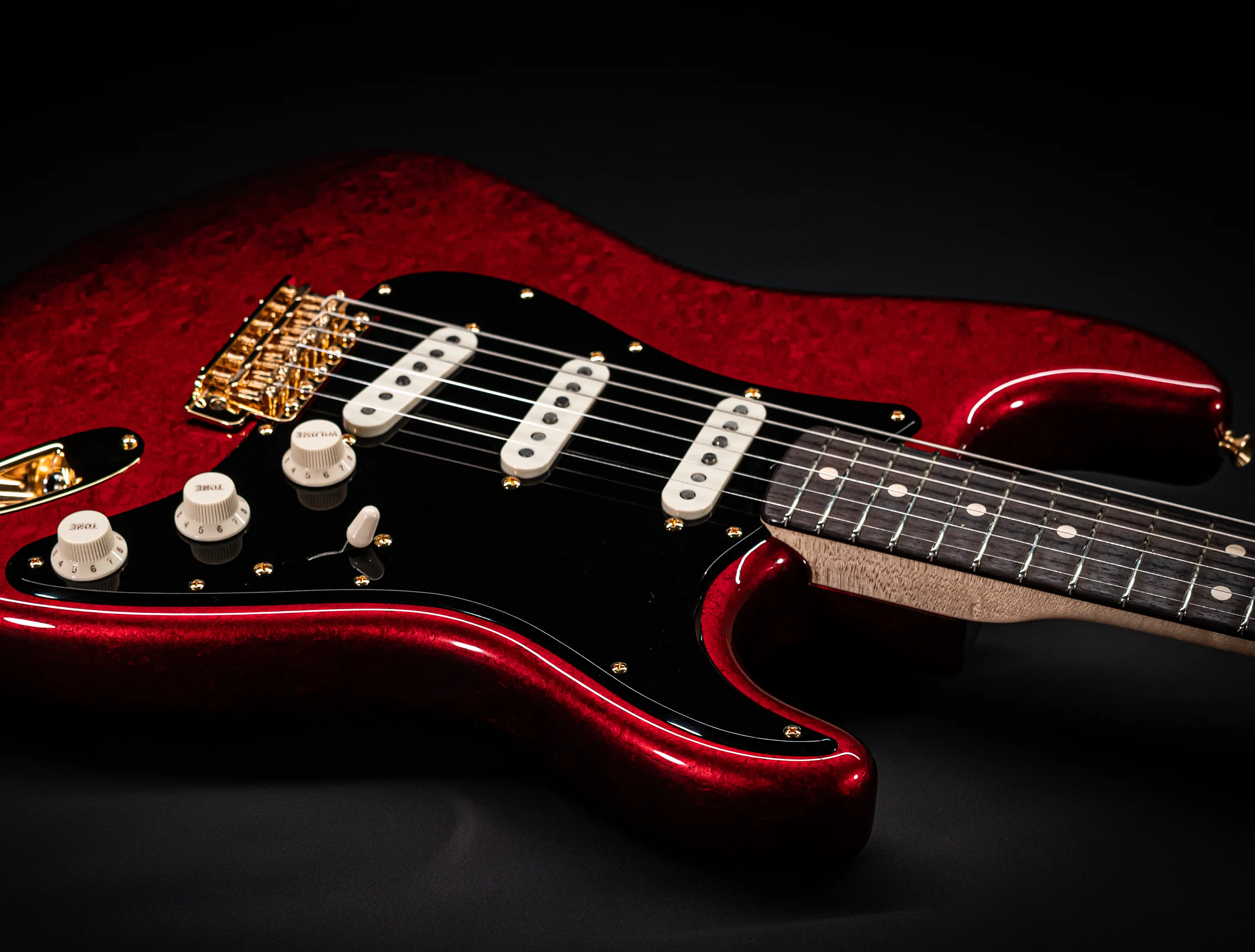 Fender Senior Masterbuilt Dale Wilson 1960 Stratocaster - Candy Apple Red Over 24K Gold Leaf