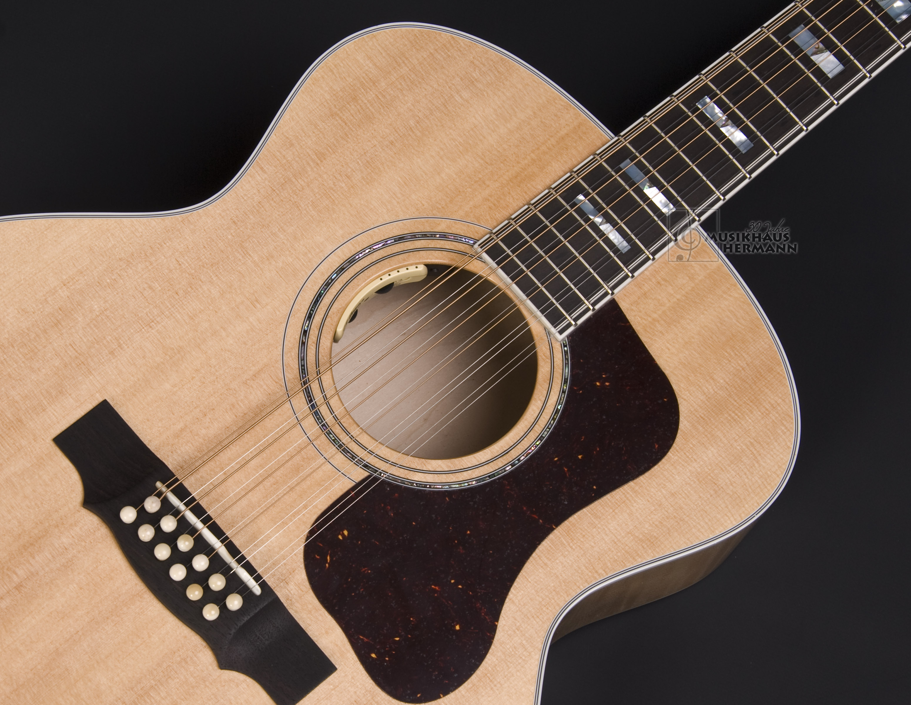 Galerie anzeigen (13 Bilder) a7-0844-guild-f512e-maple