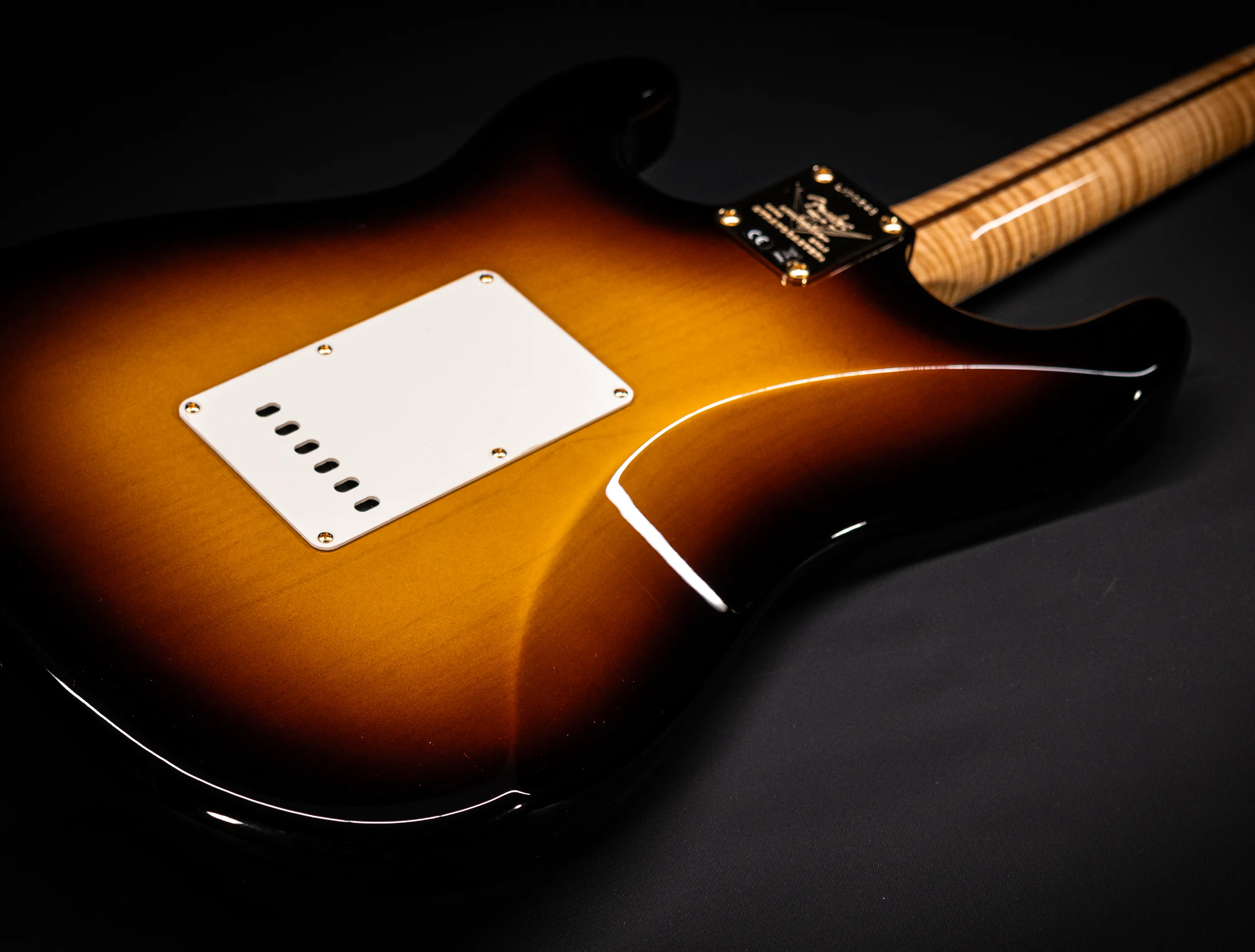 a165106 Fender 70th Anniversary Limited Stratocaster NOS Flame AAAA Neck - Sunburst