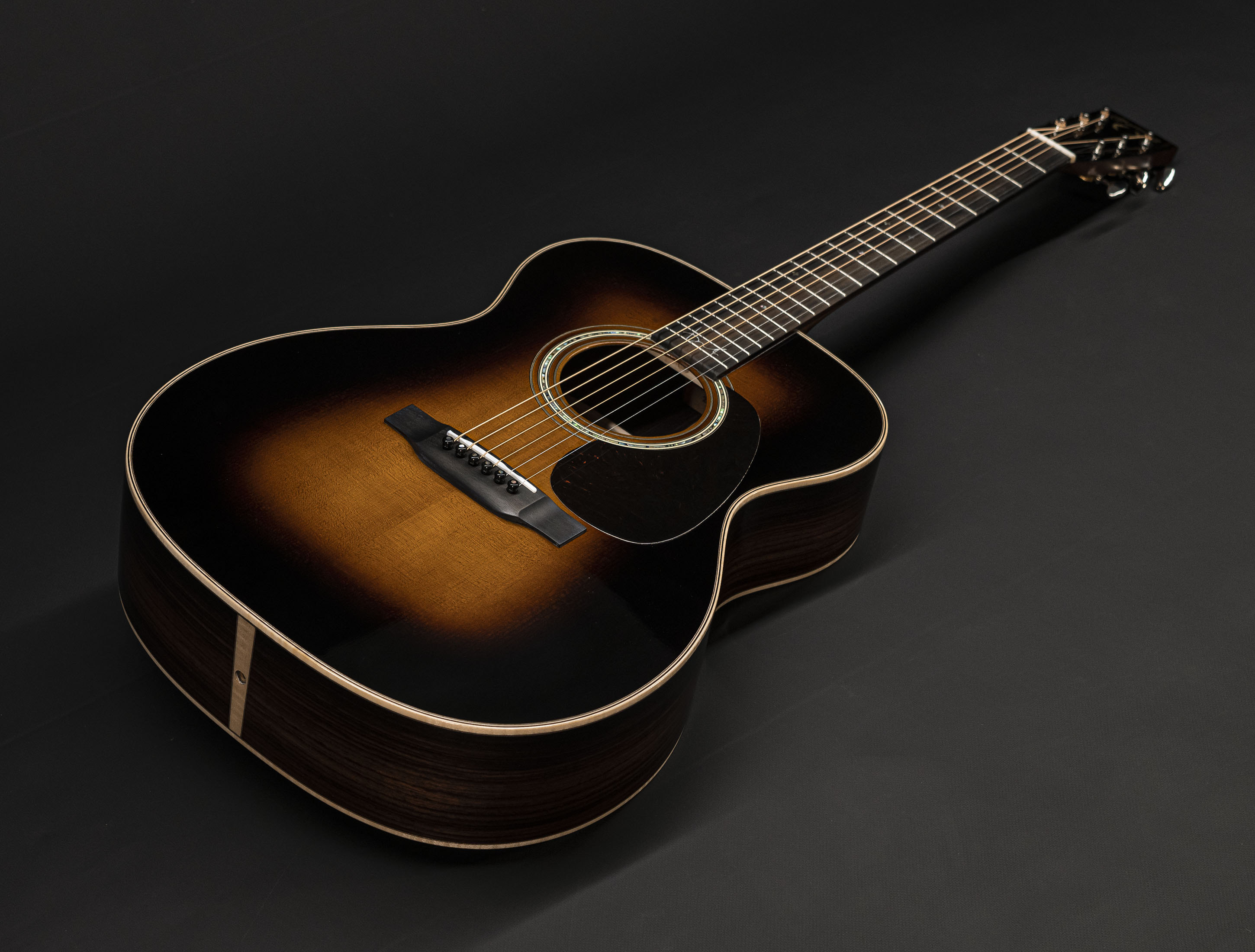 Galerie anzeigen (24 Bilder) a126329 martin-000-28bl-brooke-ligertwood-sunburst