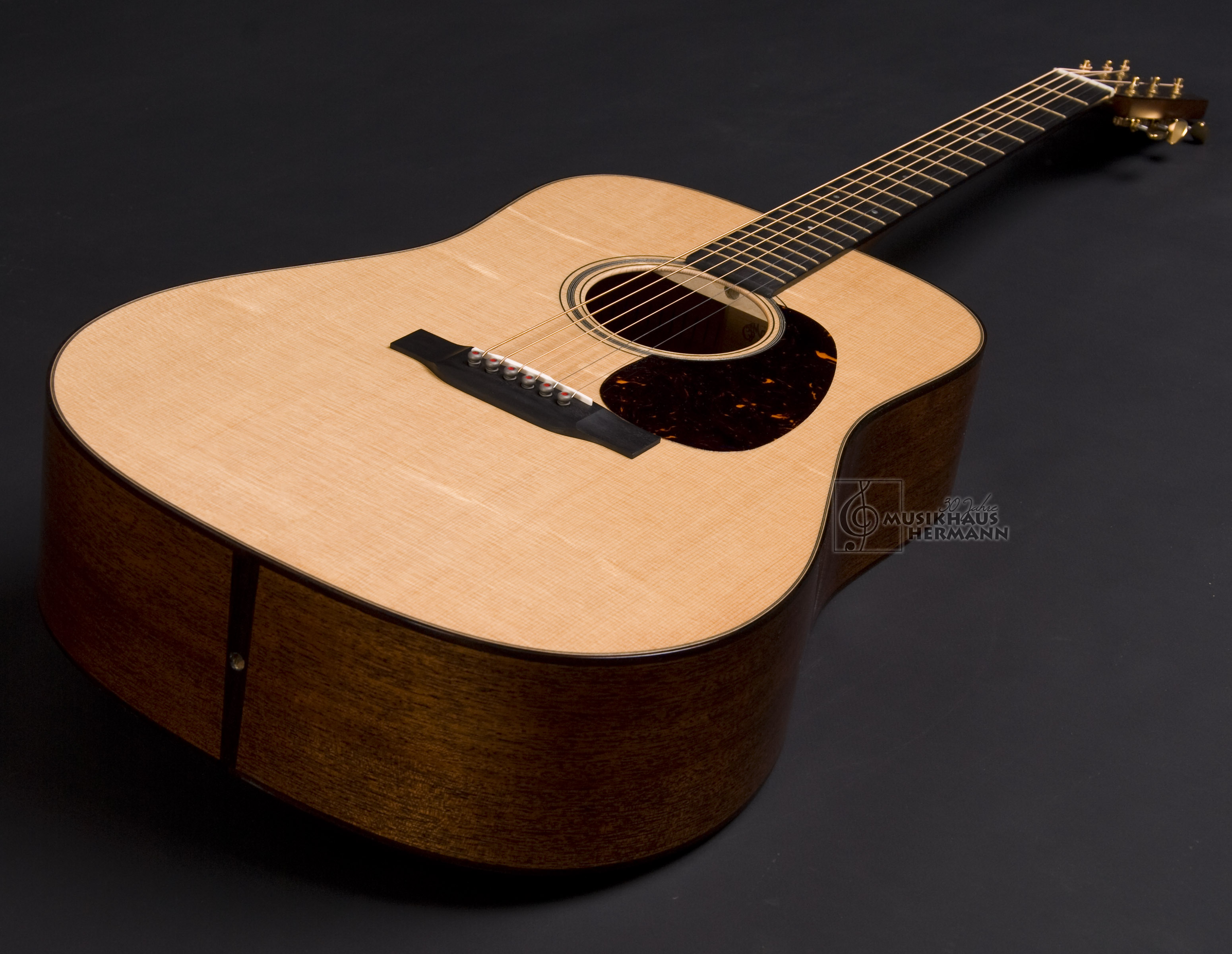 Show gallery (11 images) a7-7919 martin-d-18-modern-deluxe