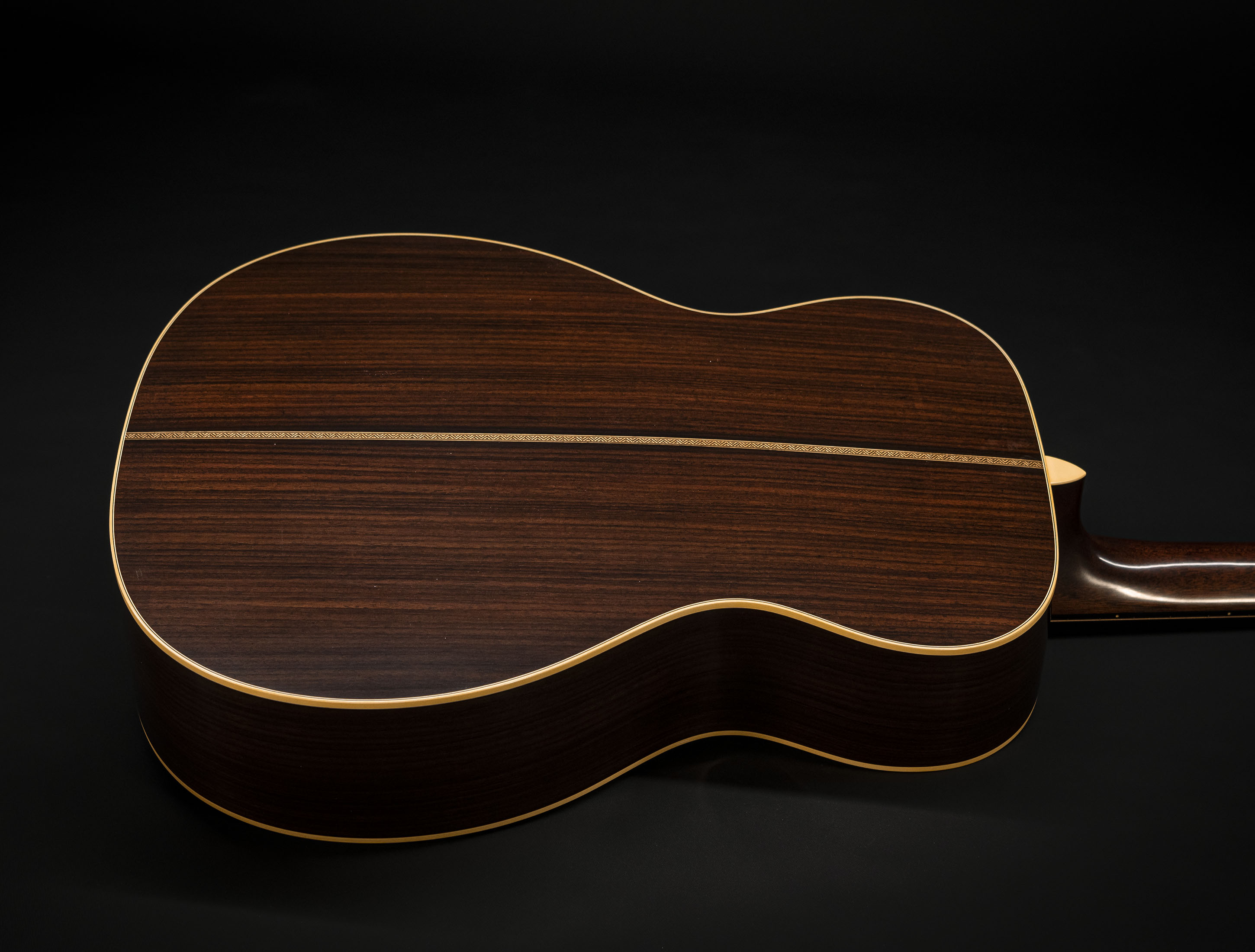 Show gallery (29 images) a137028 martin-custom-shop-000-28-authentic-1937-vintage-low-gloss-ambertone-burst-stage-1-aging