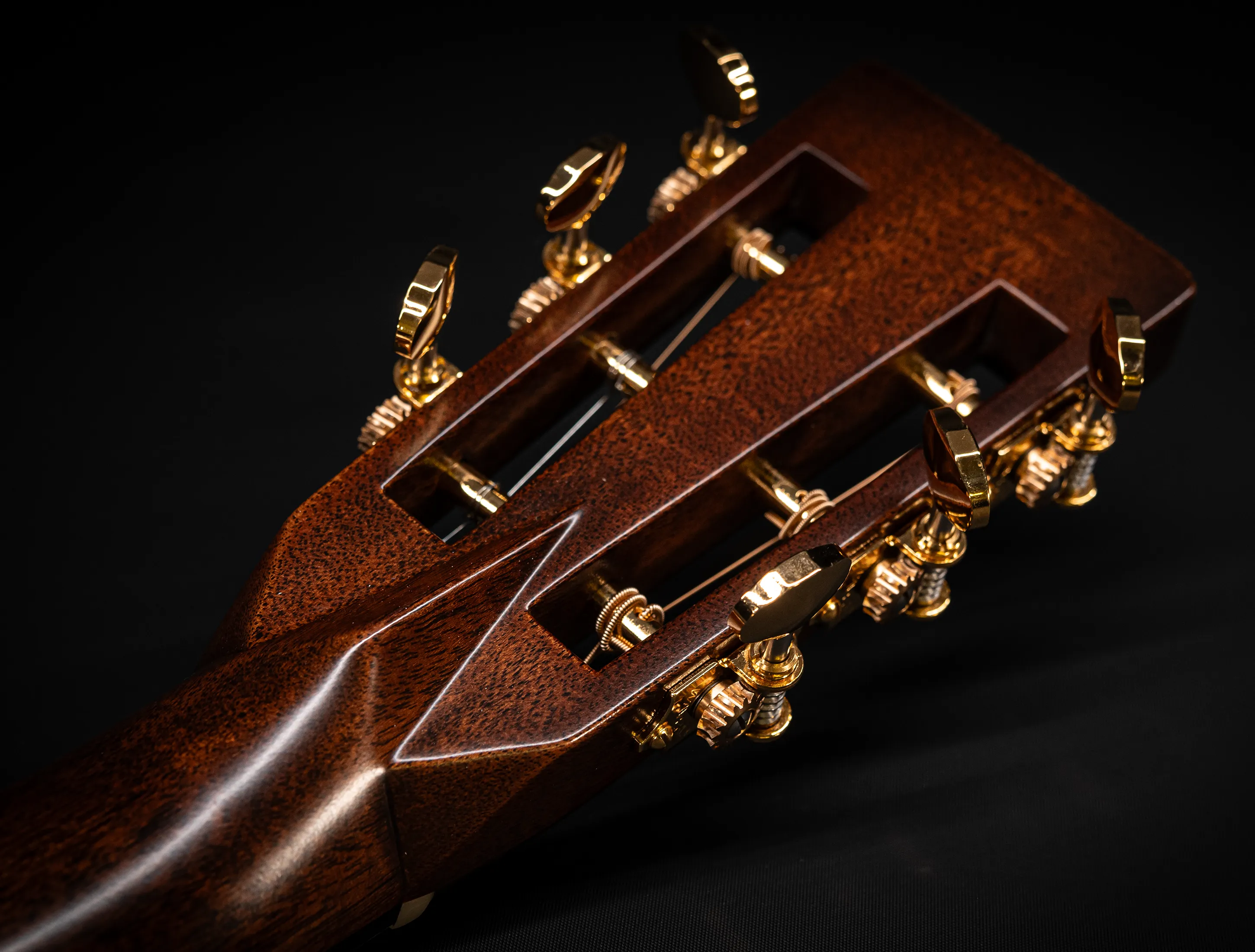 Show gallery (31 images) a170908 Martin 012-28 12-Fret Modern Deluxe Musikhaus-Hermann