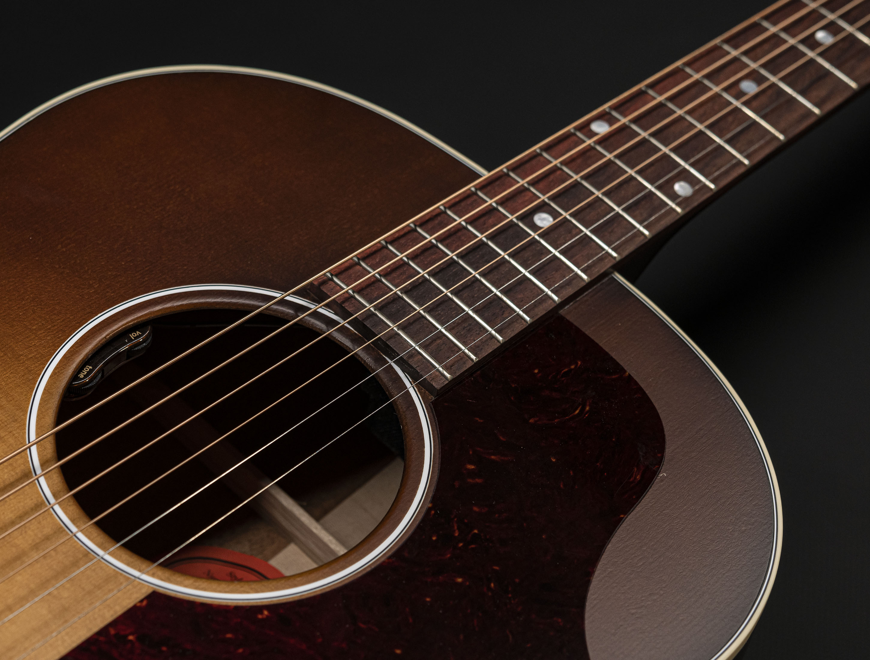 Show gallery (25 images) a121261 gibson-j-45-50s-faded-vintage-sunburst
