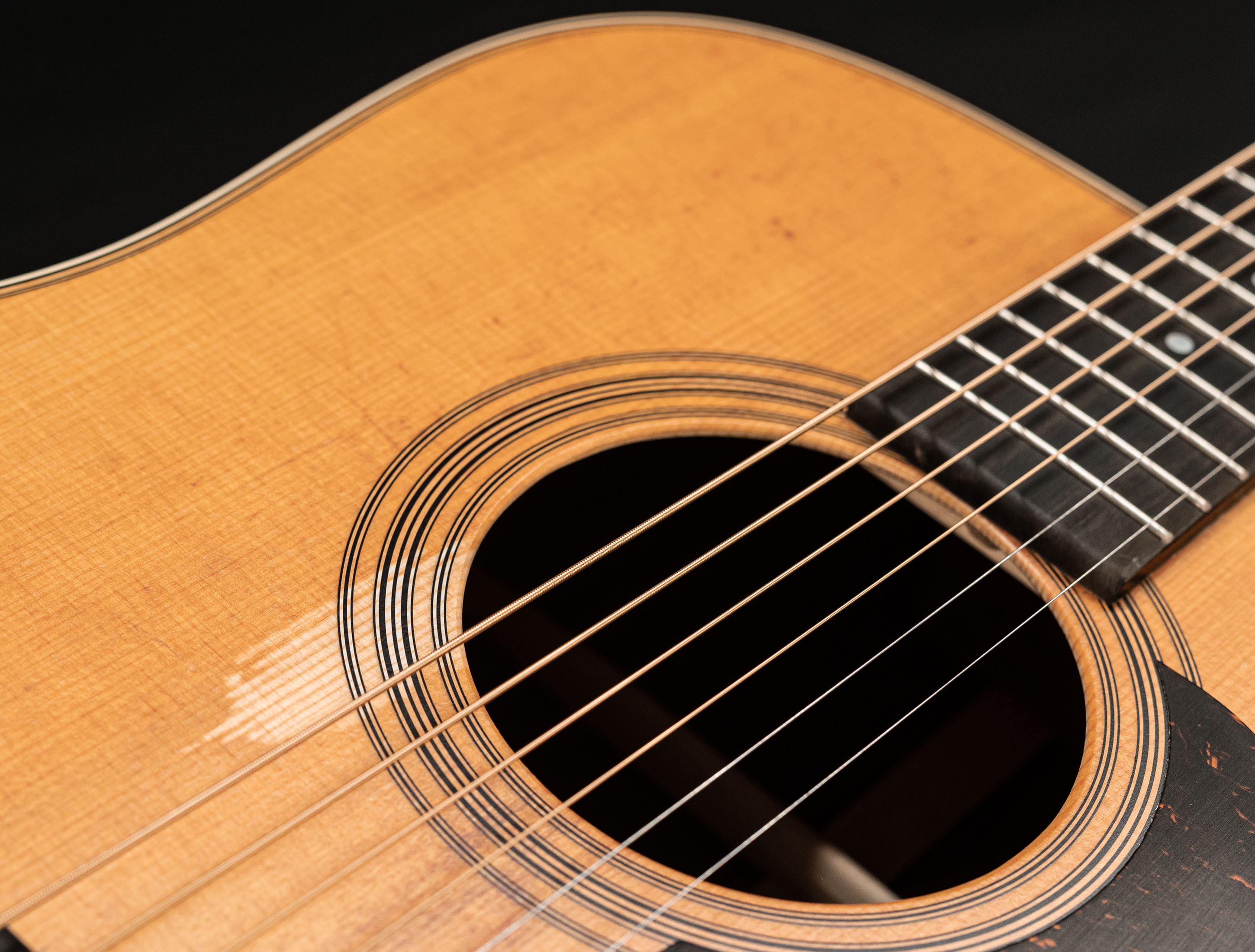 Show gallery (26 images) a153387-Martin-D-28-StreetLegend-musikhaus-hermann