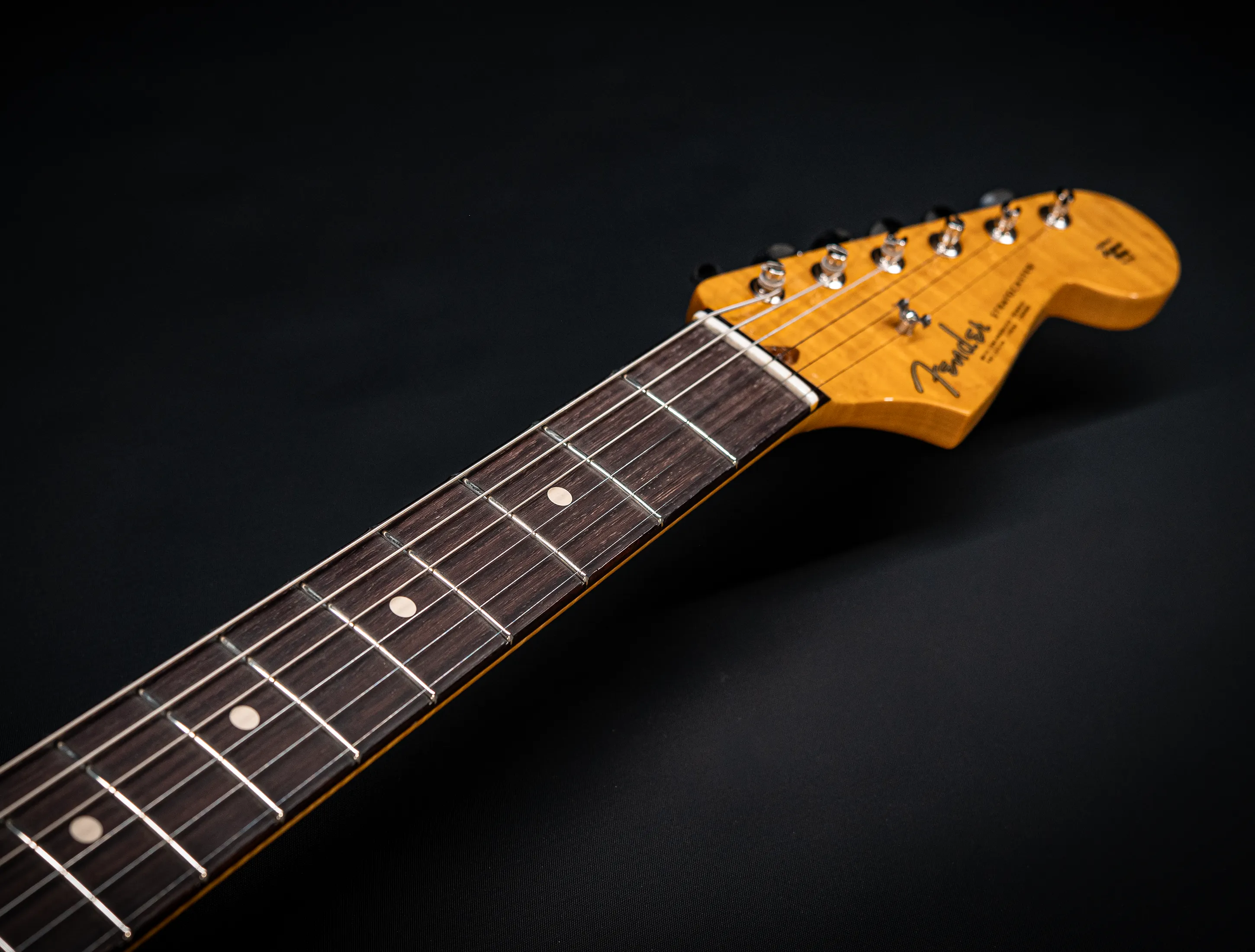 a175597-Fender-MBD-Limited-1963-Stratocaster-Timeless-NOS-flame-Neck-Sunburst-