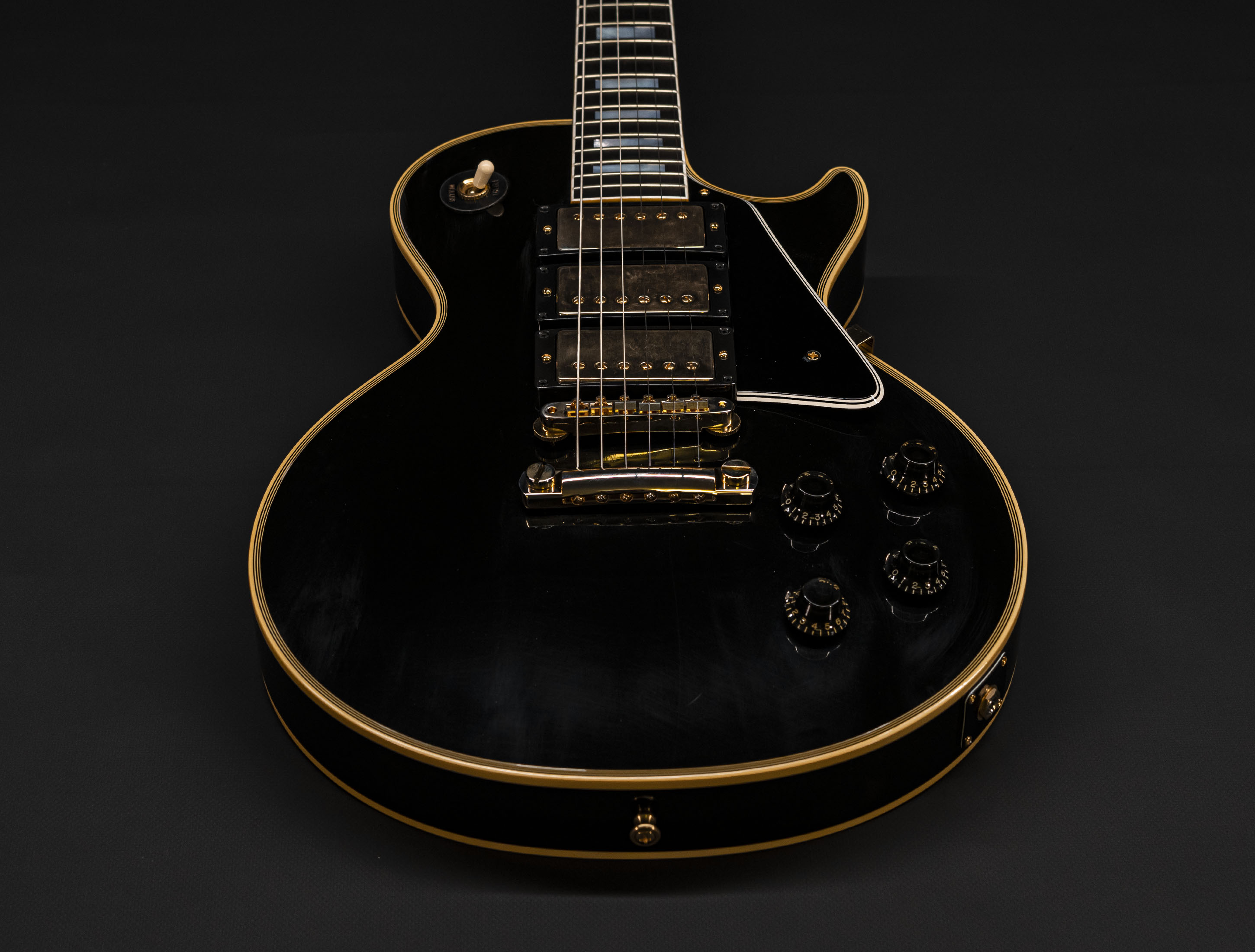 Galerie anzeigen (26 Bilder) a115981-gibson-les-paul-custom-1957-reissue-3-pickup-vos-ebony