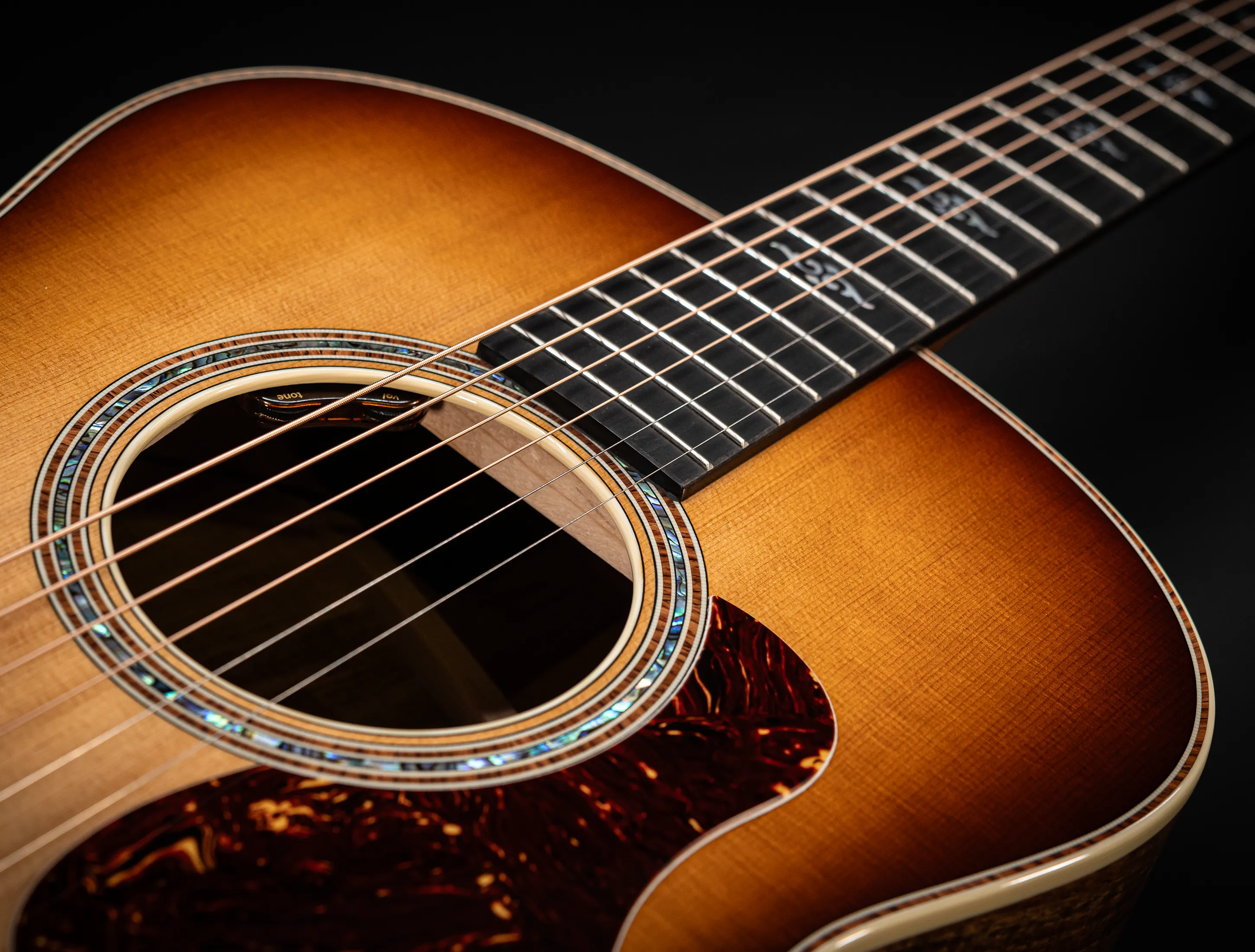 a172052 Taylor Gold Label 814e Koa Sunburst Top - Musikhaus Hermann