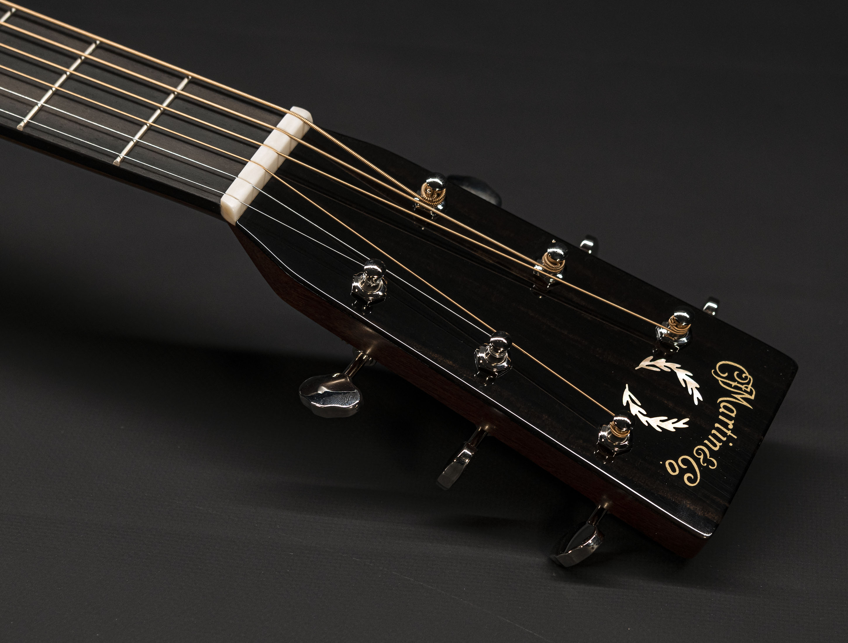 Galerie anzeigen (24 Bilder) a126342 martin-000-28bl-brooke-ligertwood-sunburst