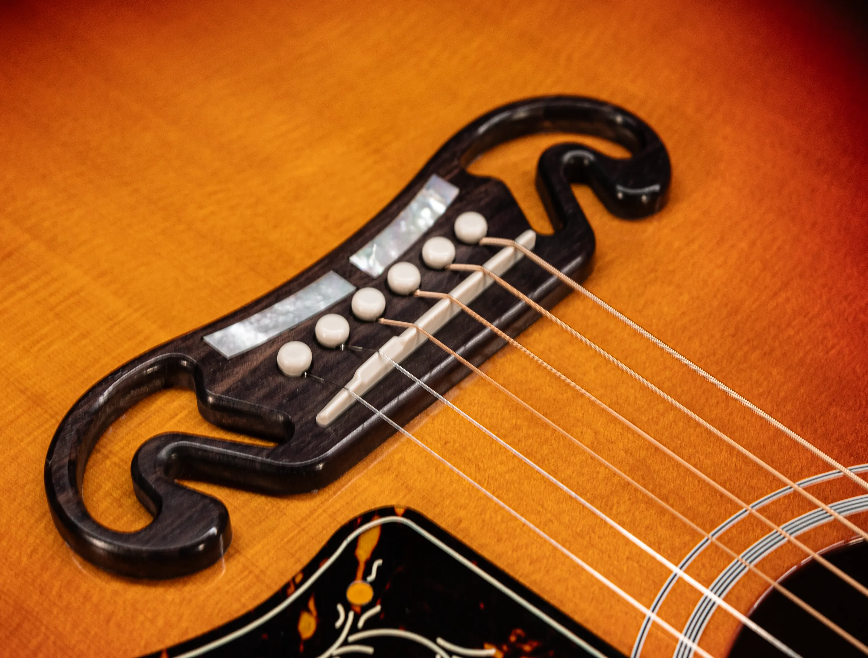 a173700 Gibson SJ-200 Standard Tri Burst MCJB20TB musikhaus-hermann