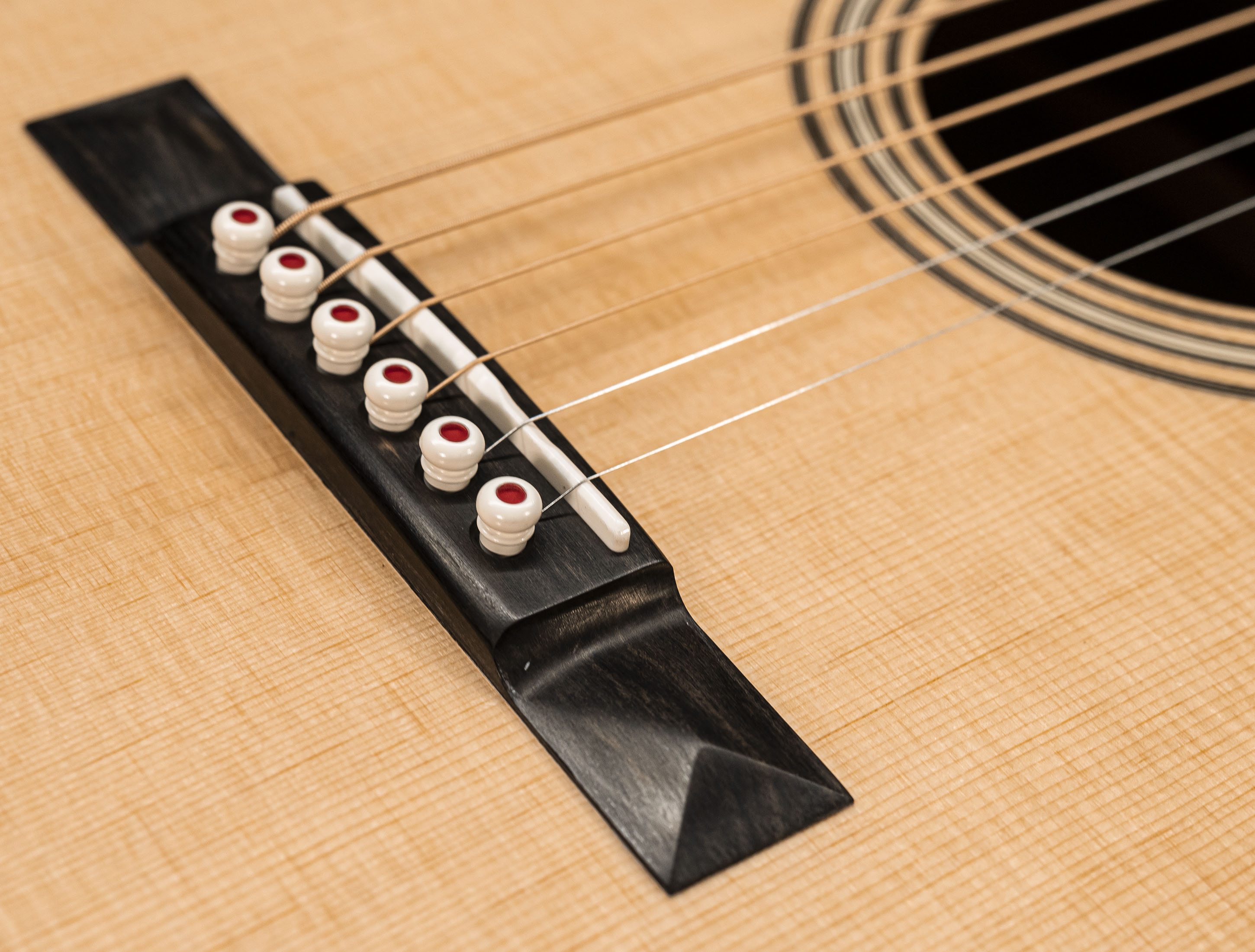 Show gallery (23 images) a140518 martin-0012-28-12-fret-modern-deluxe