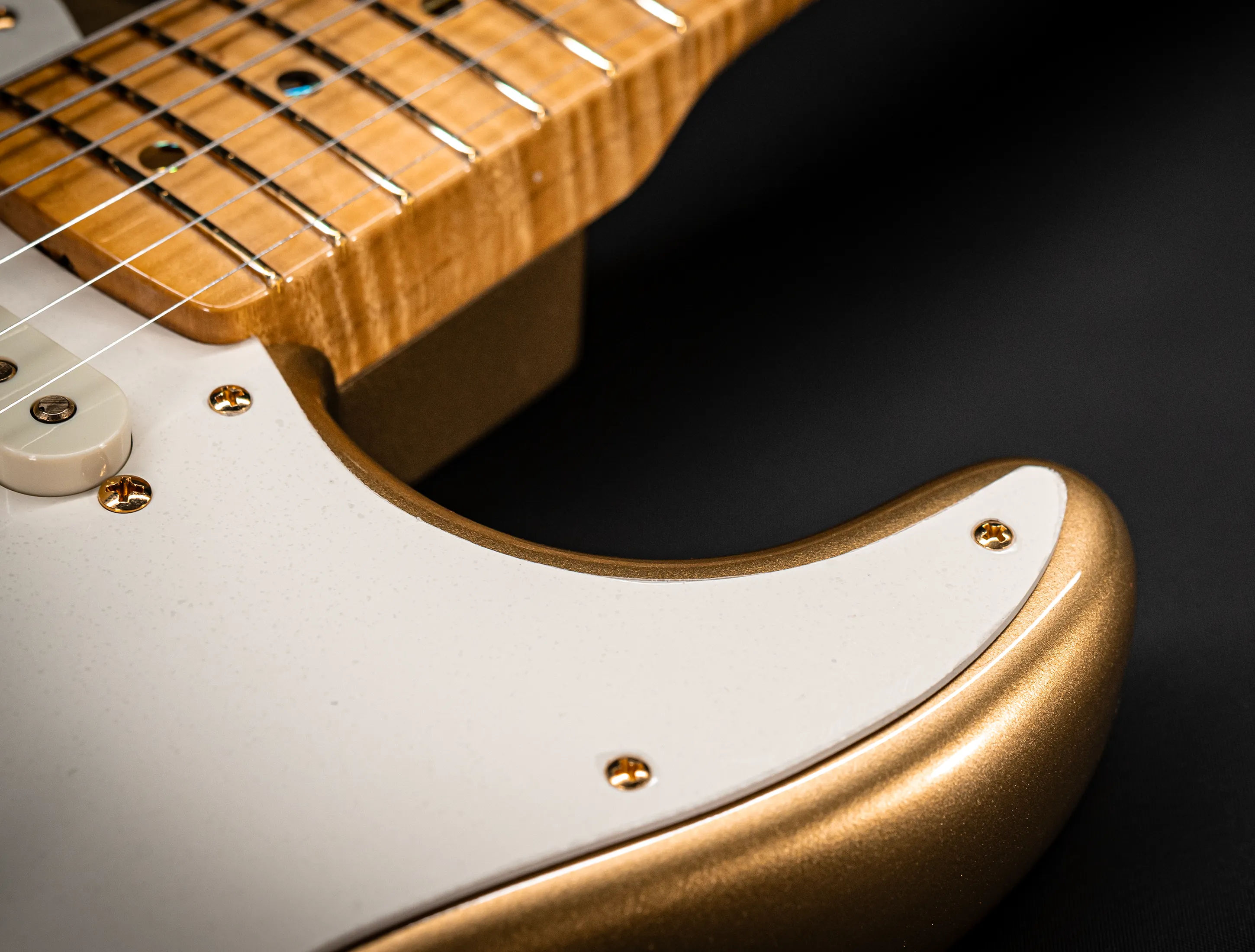 Fender 70th Anniversary Limited Stratocaster NOS Mastergrade Flame AAAA Neck - Aztec Gold