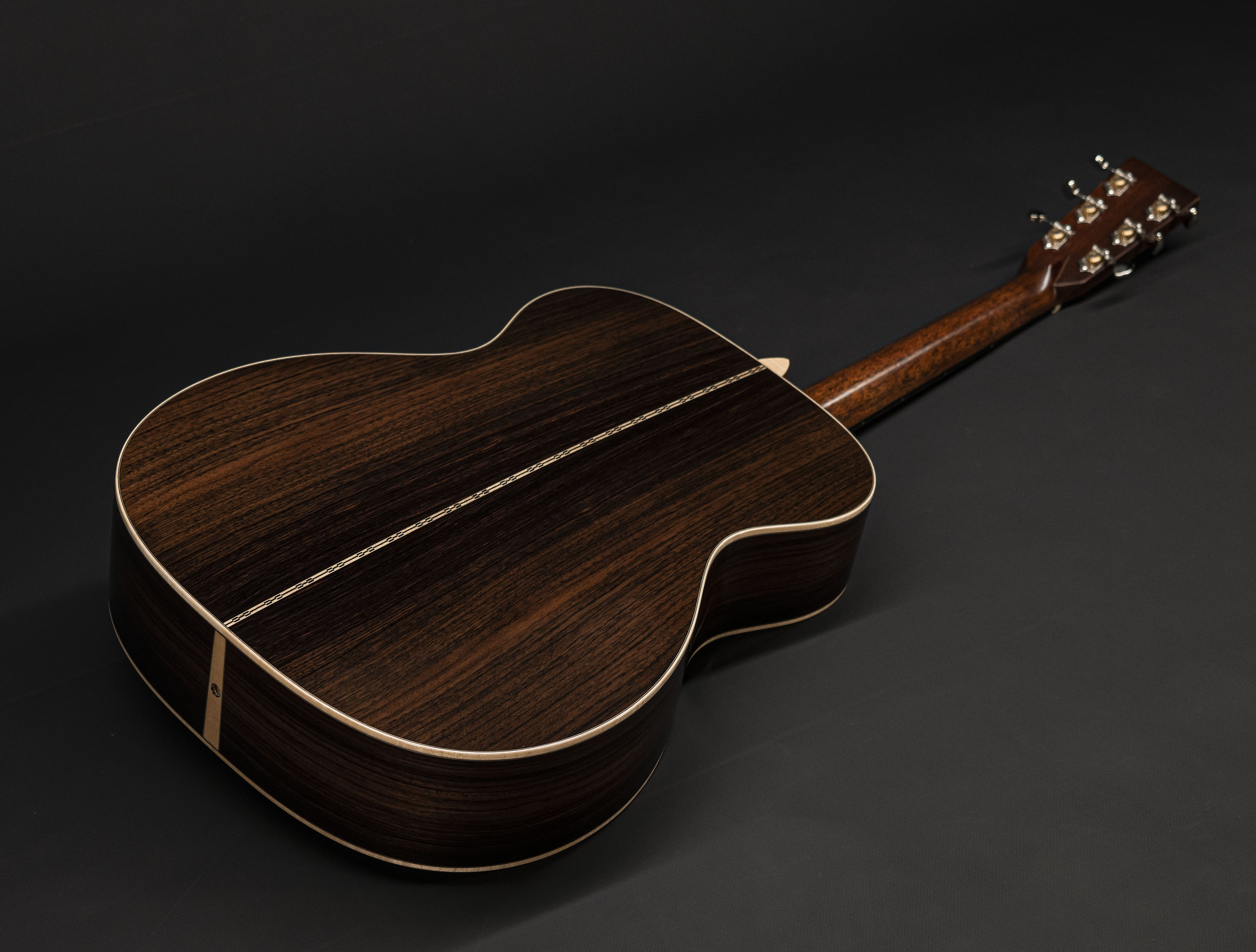 Galerie anzeigen (24 Bilder) a126336 martin-000-28bl-brooke-ligertwood-sunburst