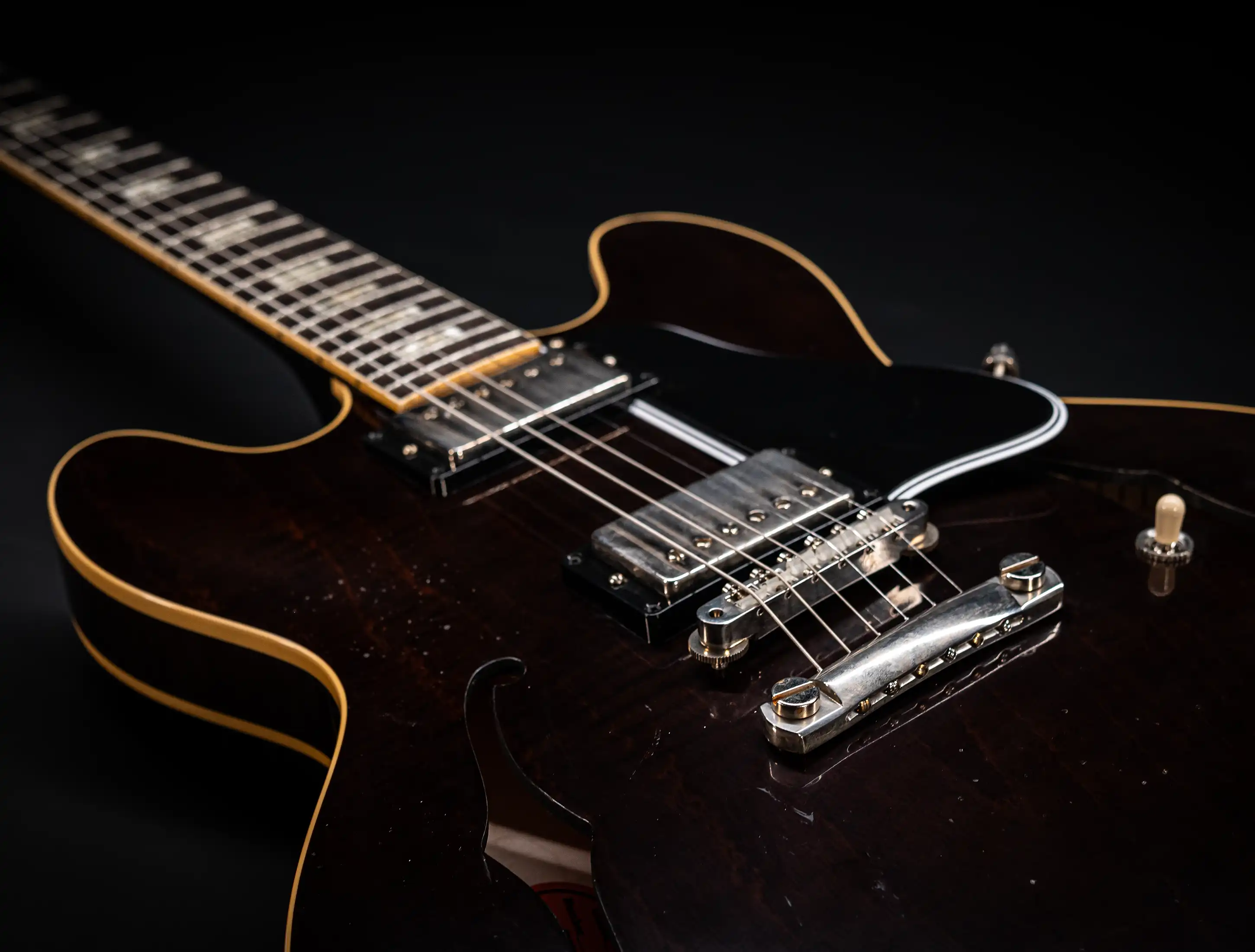 Galerie anzeigen (29 Bilder) a154472 Gibson-ES-335-1964-Custom-Shop-Murphy-Lab-Light-Aged-Figured-Maple-Antique-Walnut-Stain