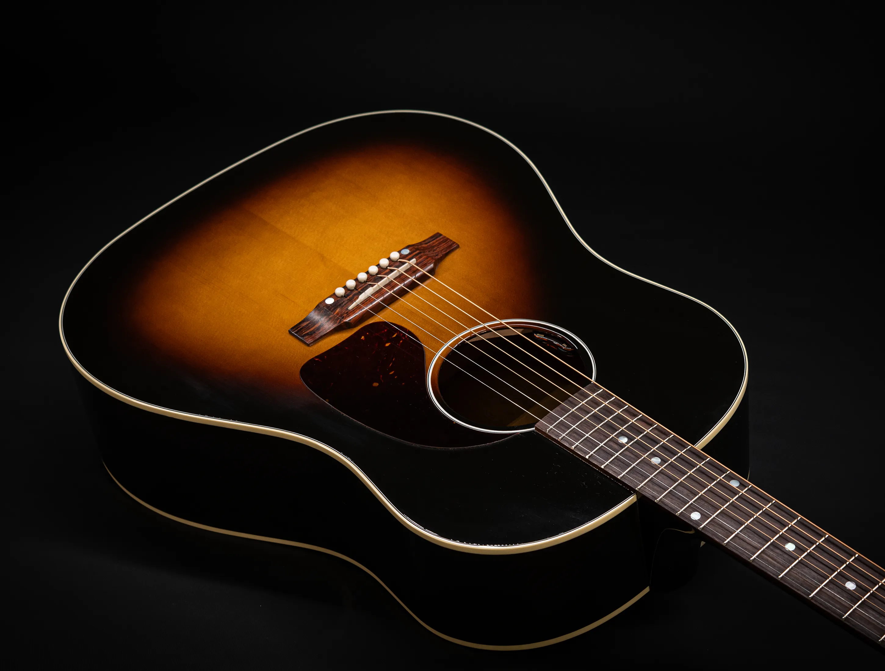 Show gallery (23 images) a170014 Gibson J-45 Standard - Vintage Sunburst