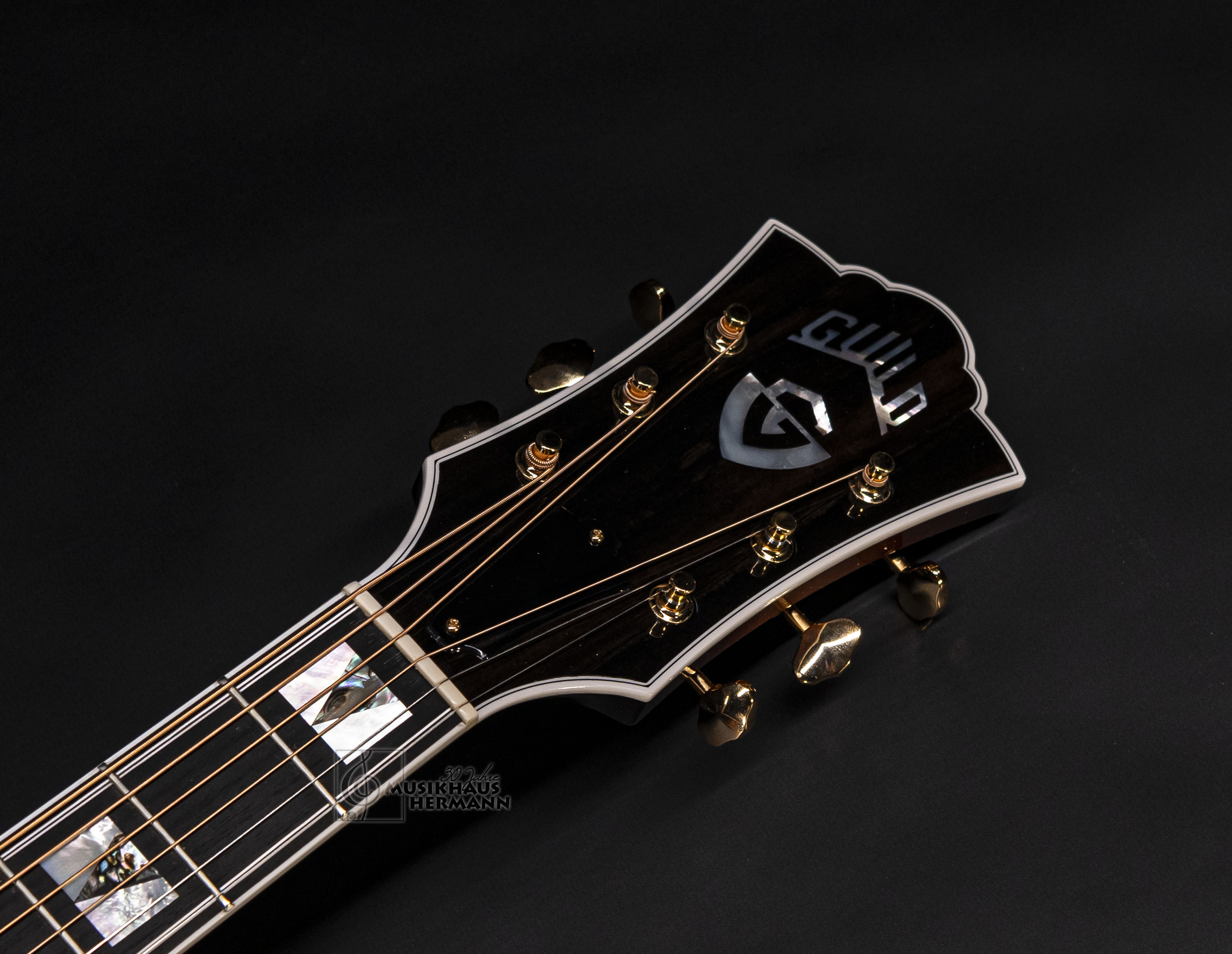Show gallery (4 images) a10-1822-guild-f-55-maple-atb-antique-burst-usa