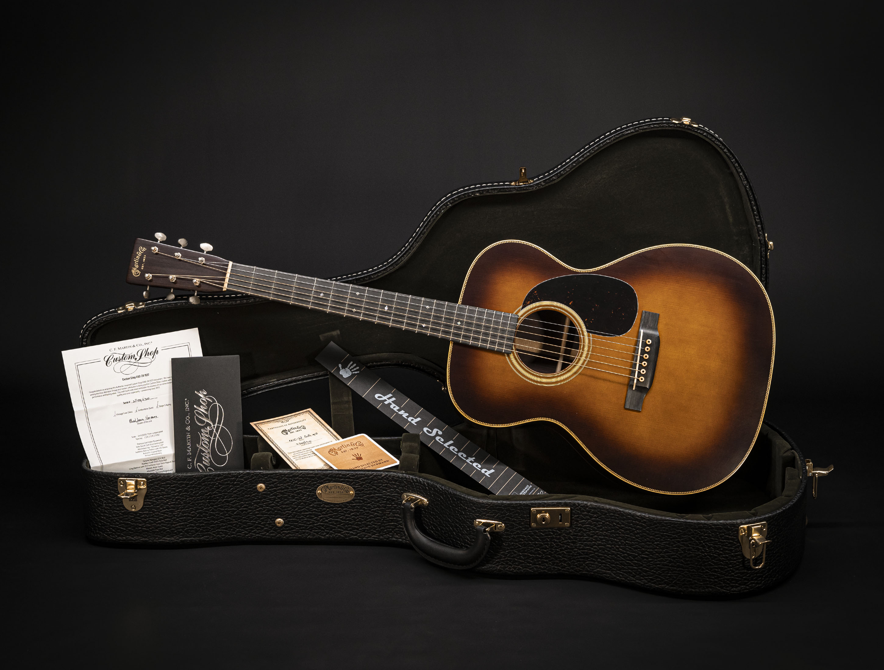 Show gallery (29 images) a137014 martin-custom-shop-000-28-authentic-1937-vintage-low-gloss-ambertone-burst-stage-1-aging