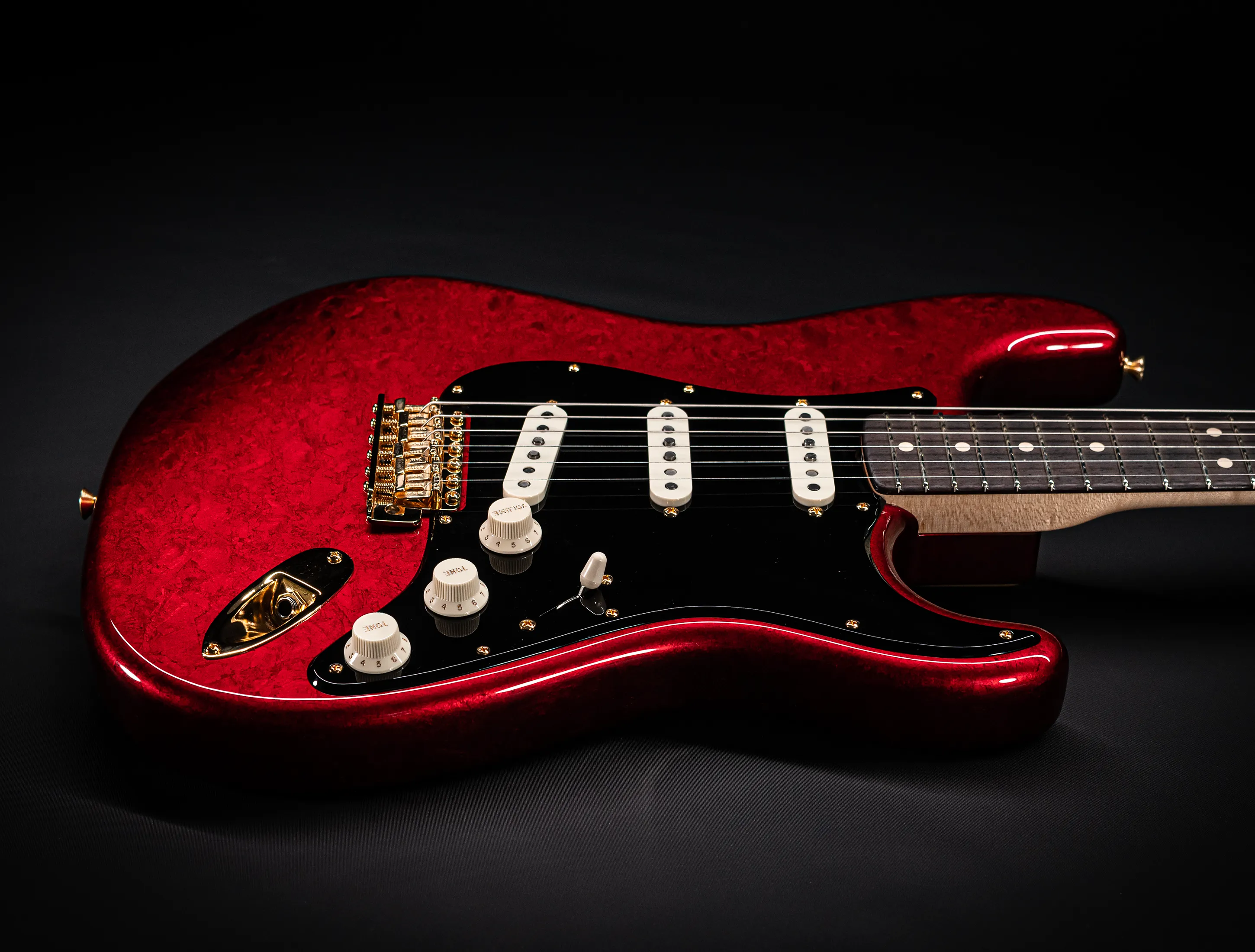 Fender Senior Masterbuilt Dale Wilson 1960 Stratocaster - Candy Apple Red Over 24K Gold Leaf