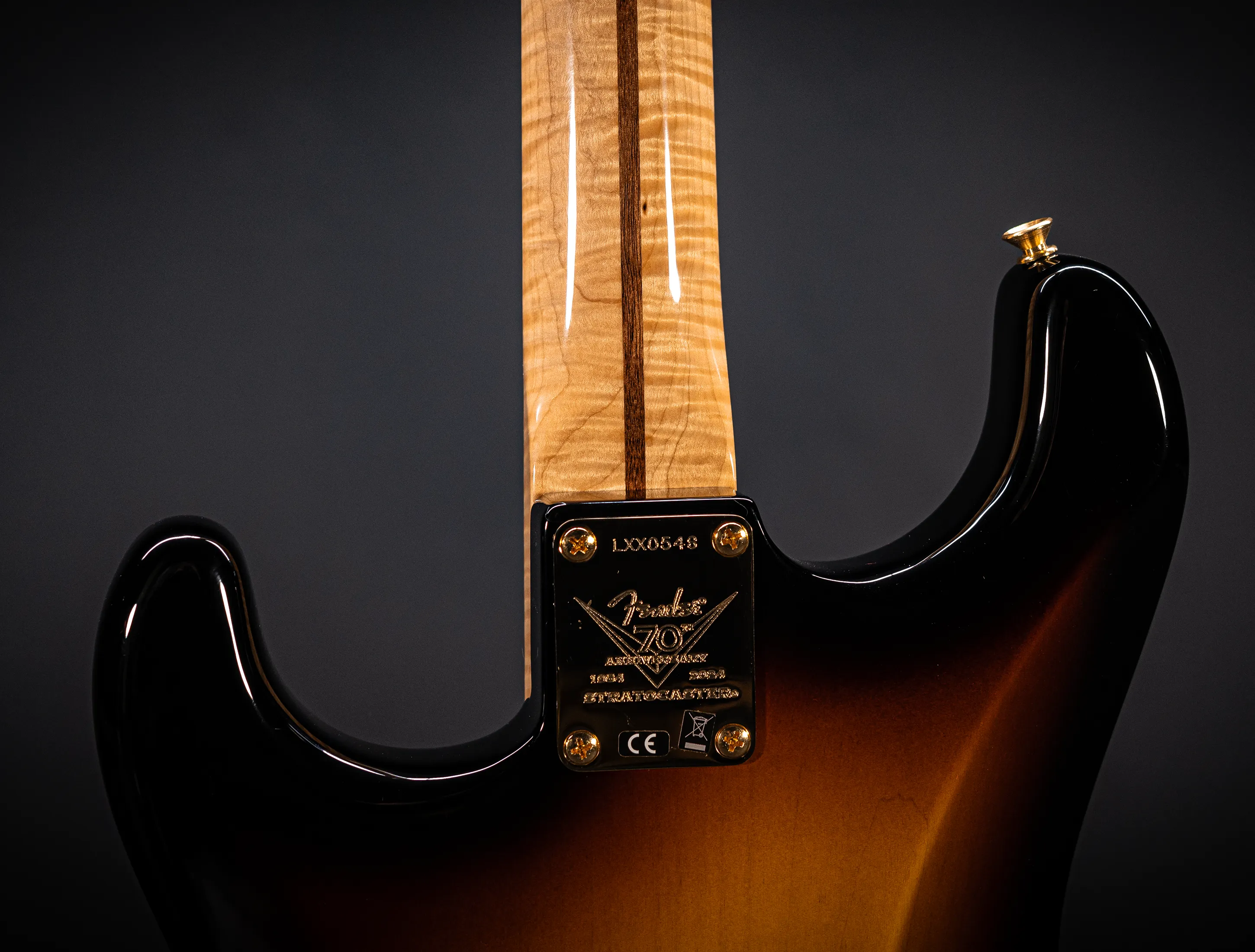 a165122 Fender 70th Anniversary Limited Stratocaster NOS Flame AAAA Neck - Sunburst