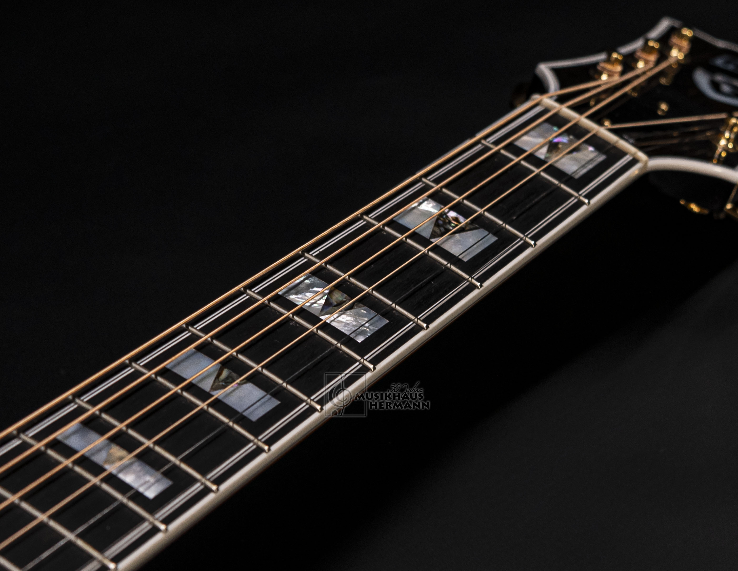 Show gallery (4 images) a10-1821-guild-f-55-maple-atb-antique-burst-usa