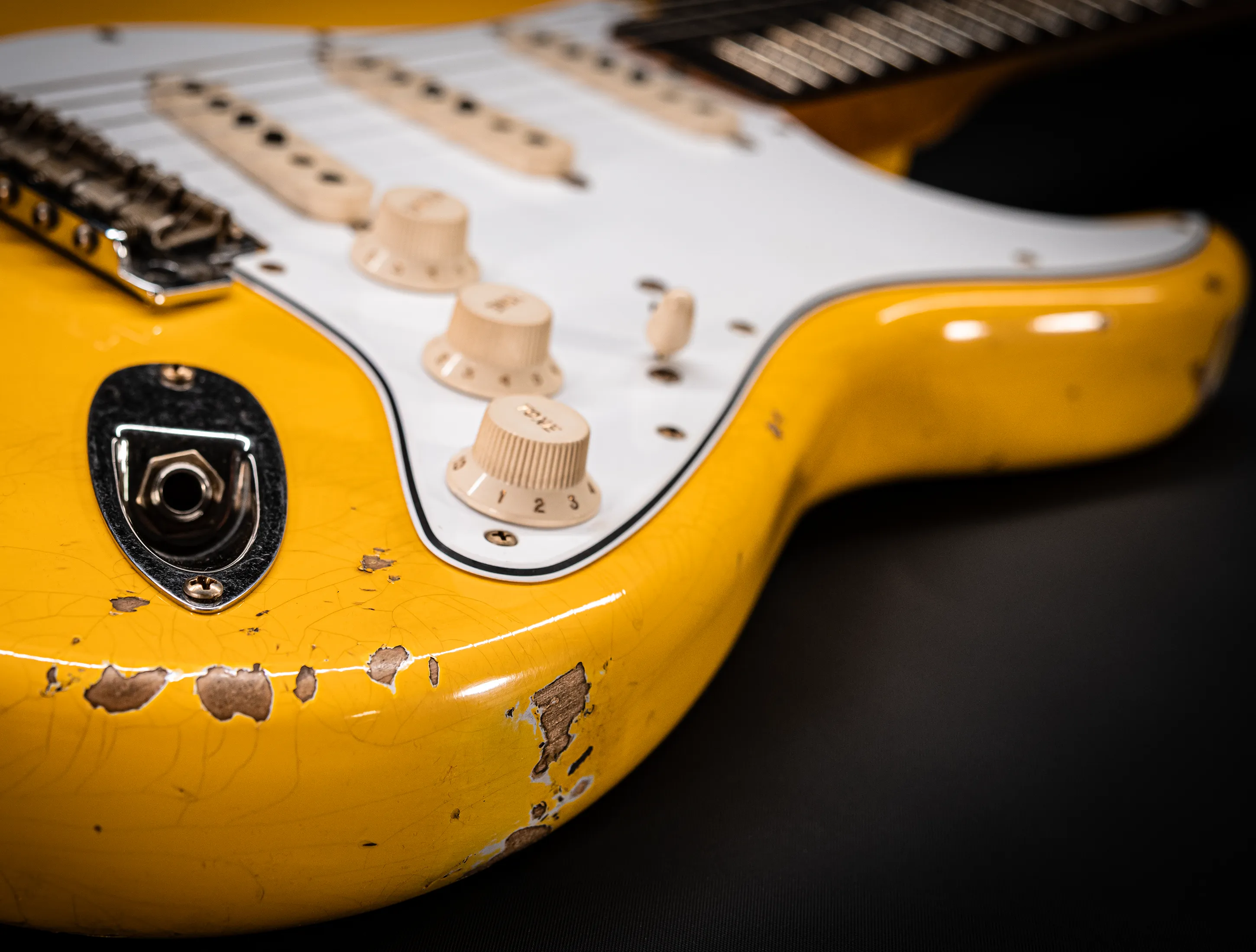 Fender MBD 1963 Stratocaster Between Relic & Heavy Relic - Aged Graffity Yellow