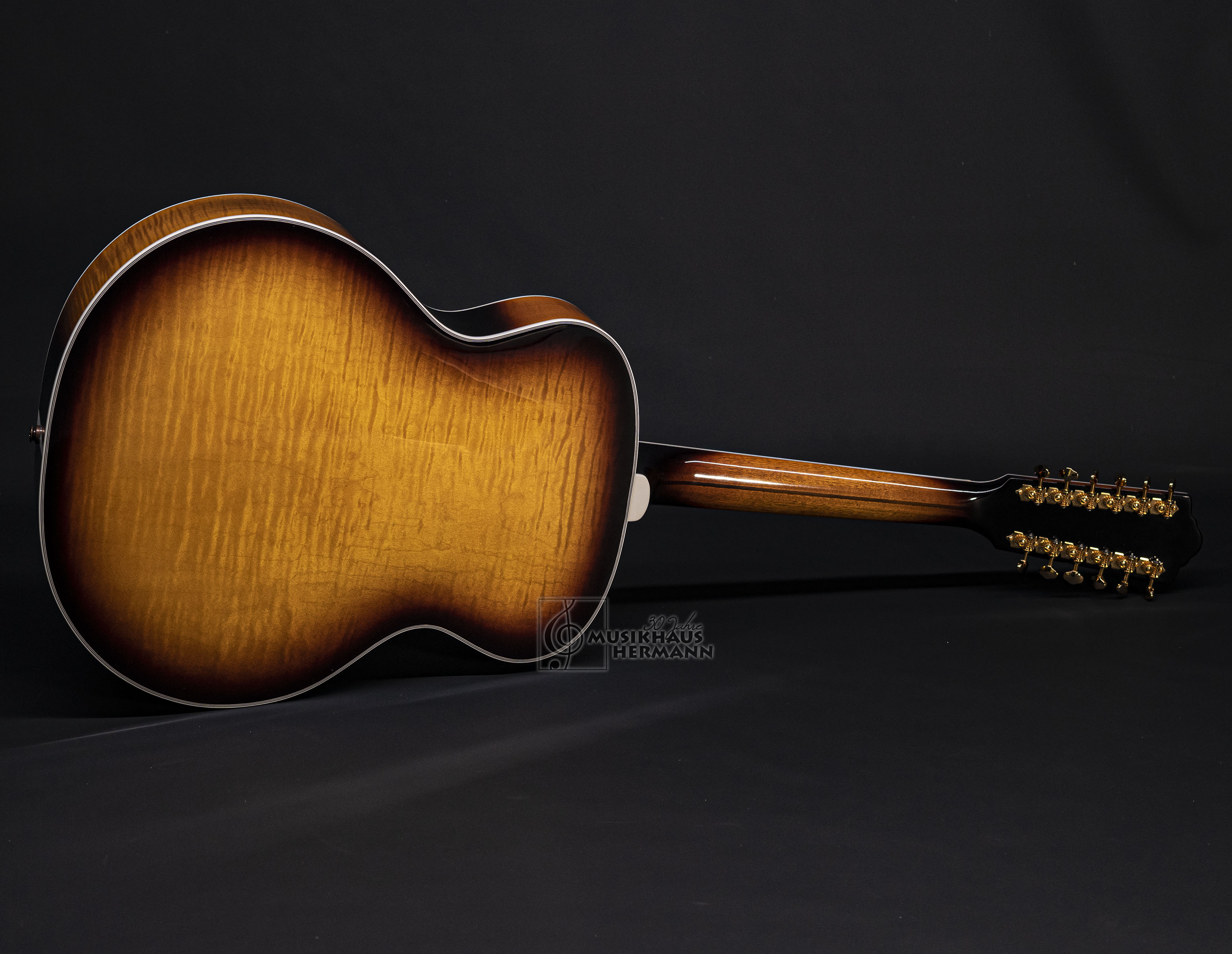 Galerie anzeigen (20 Bilder) a9-1377-guild-f512e-maple-atb