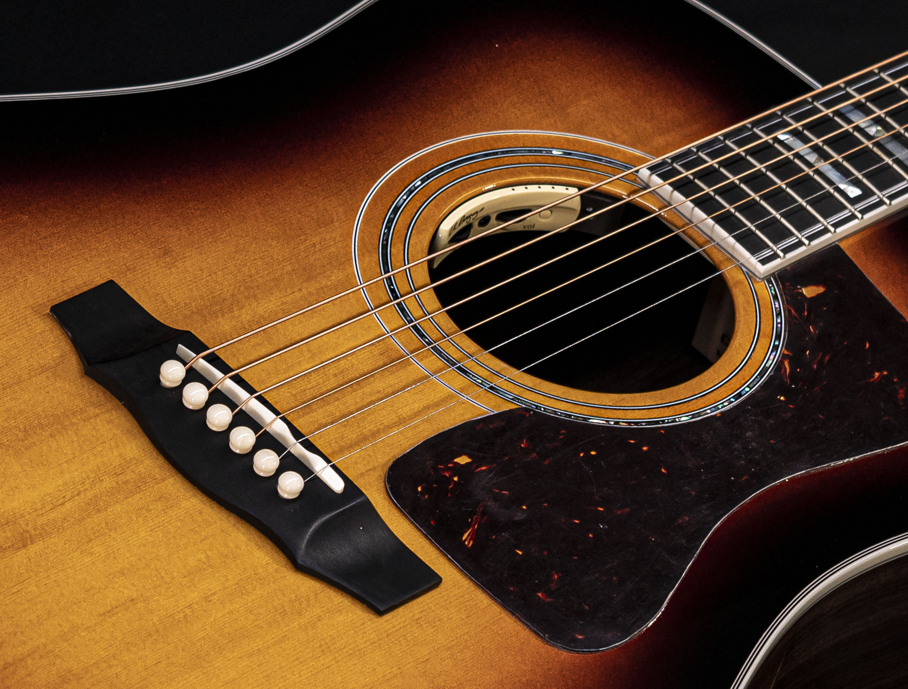 Galerie anzeigen (23 Bilder) a10-5601 Guild-D-55E-ATB-Antique-Sunburst-L-R-Baggs-USA