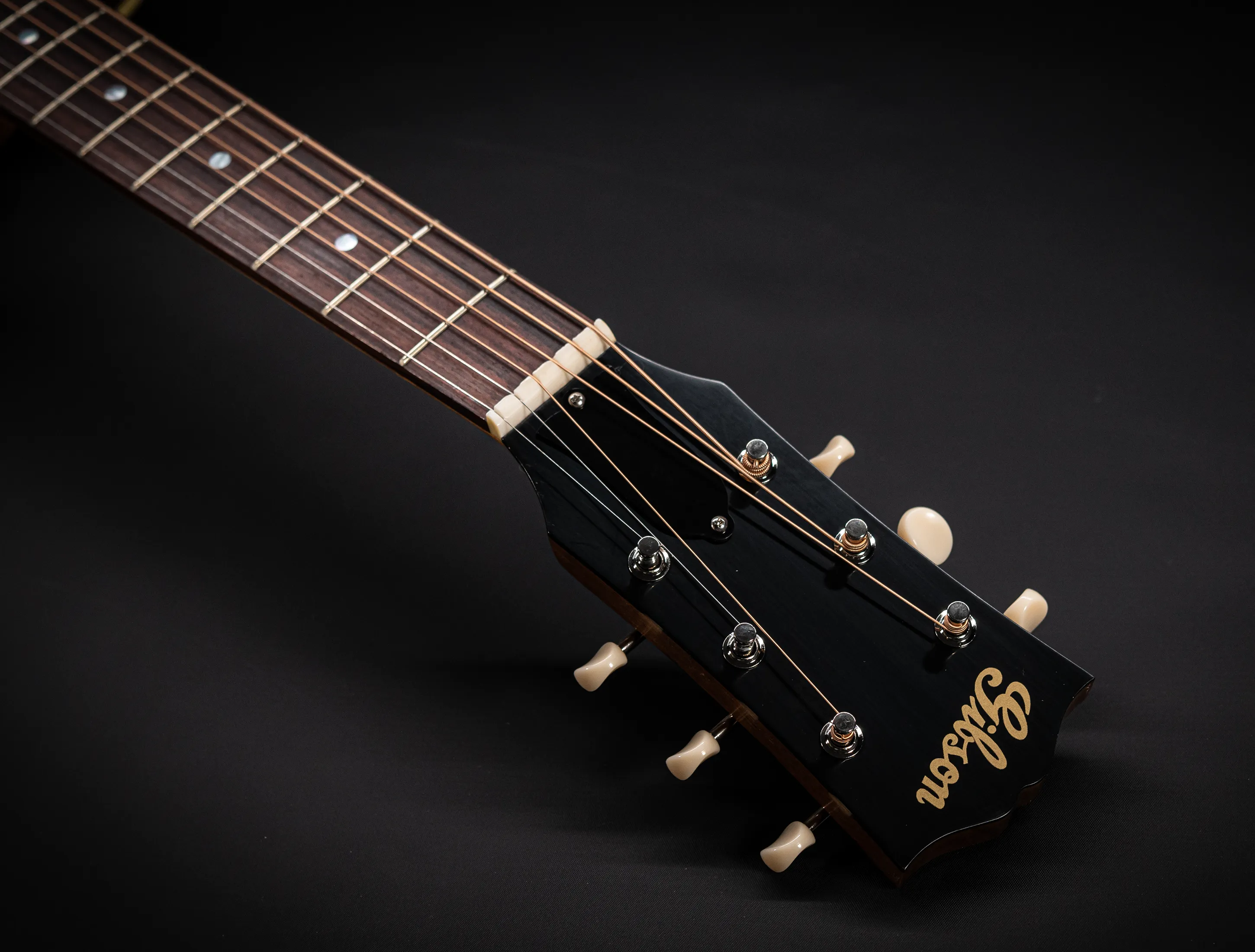 Show gallery (30 images) a175820-Gibson-J-45-Rosewood-EARLY-50s-Golden-Era-Custom-Shop-Adirondack-Vintage-Sunburst-Musikhaus-Hermann-