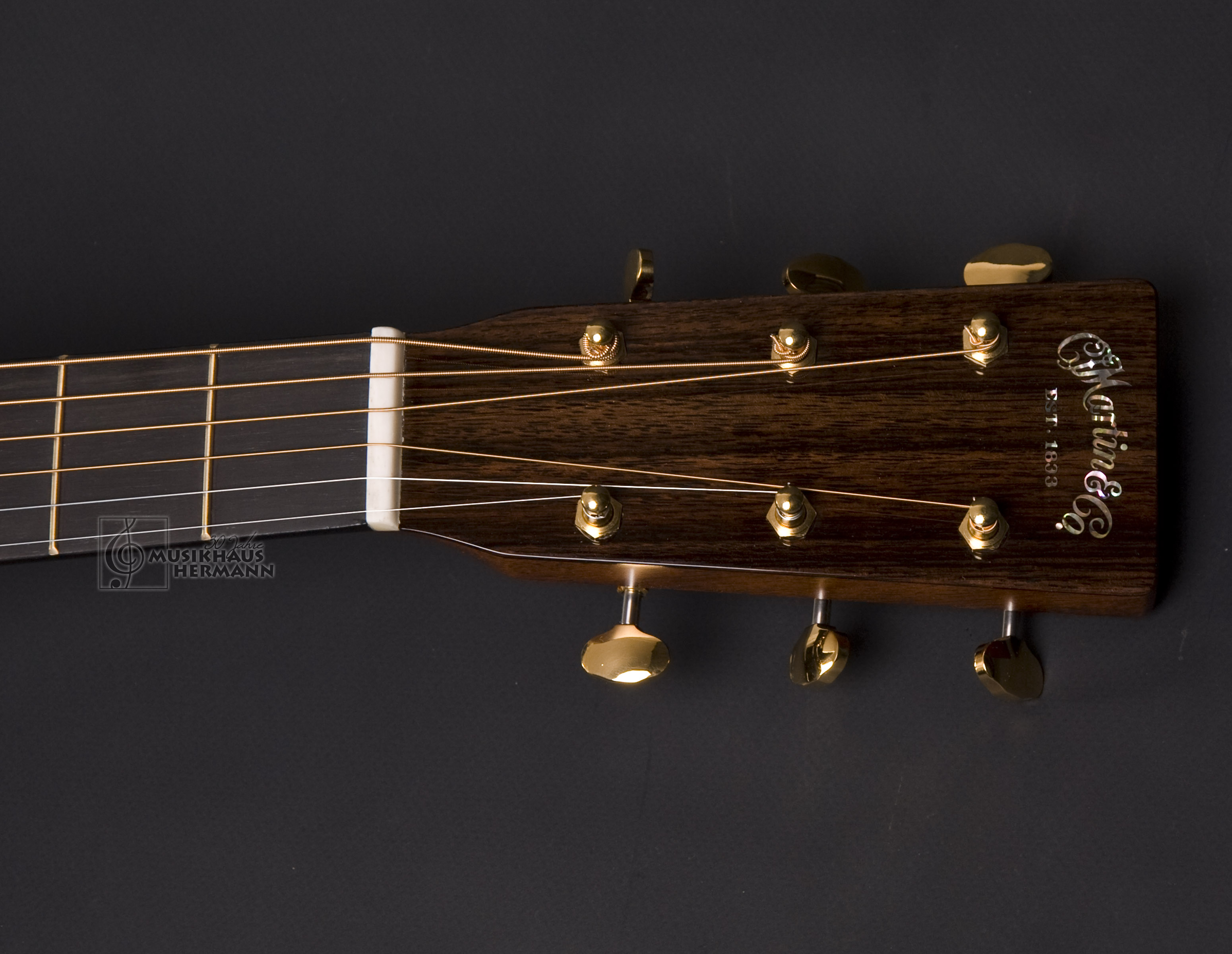 Show gallery (11 images) a7-7917 martin-d-18-modern-deluxe
