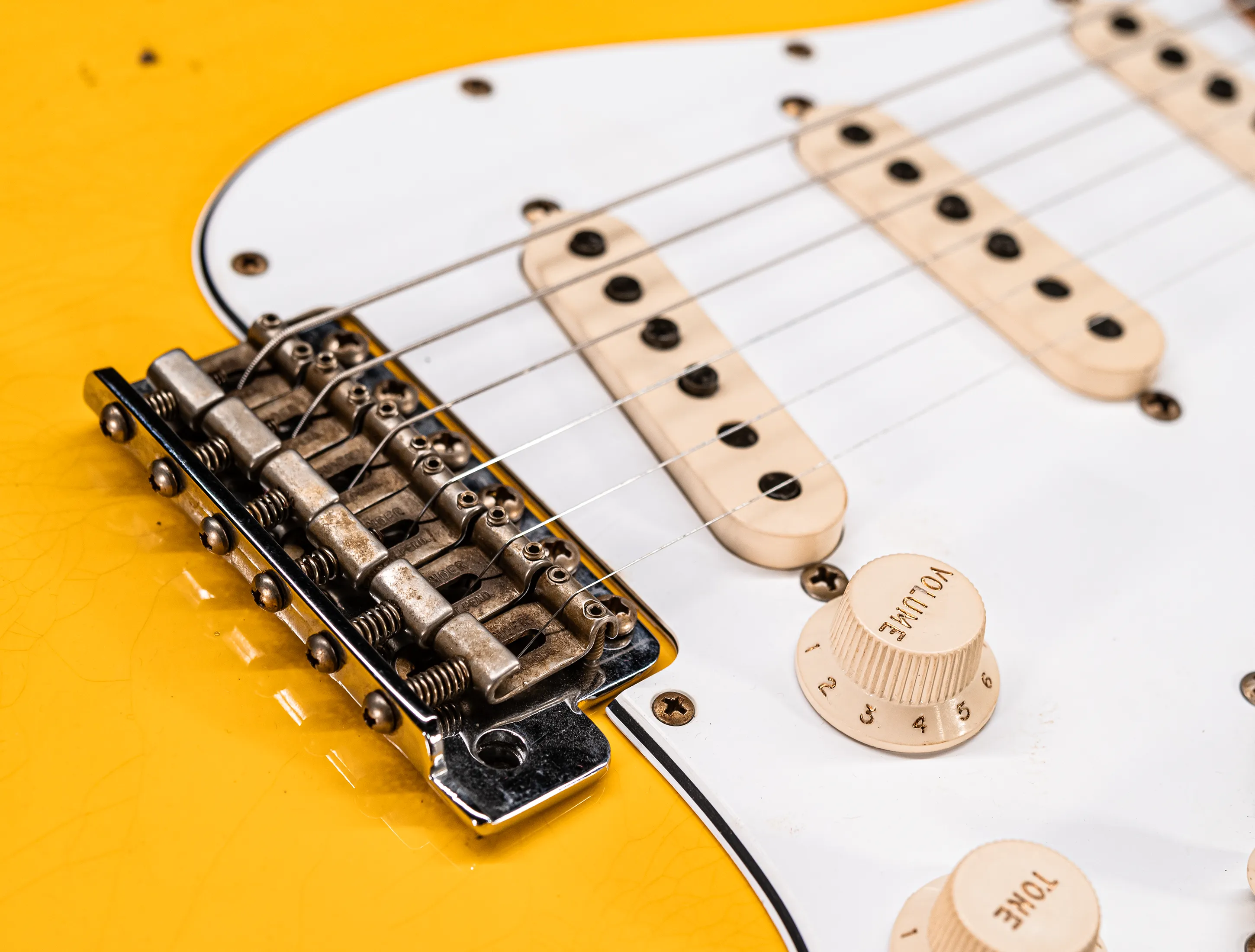 Fender MBD 1963 Stratocaster Between Relic & Heavy Relic - Aged Graffity Yellow
