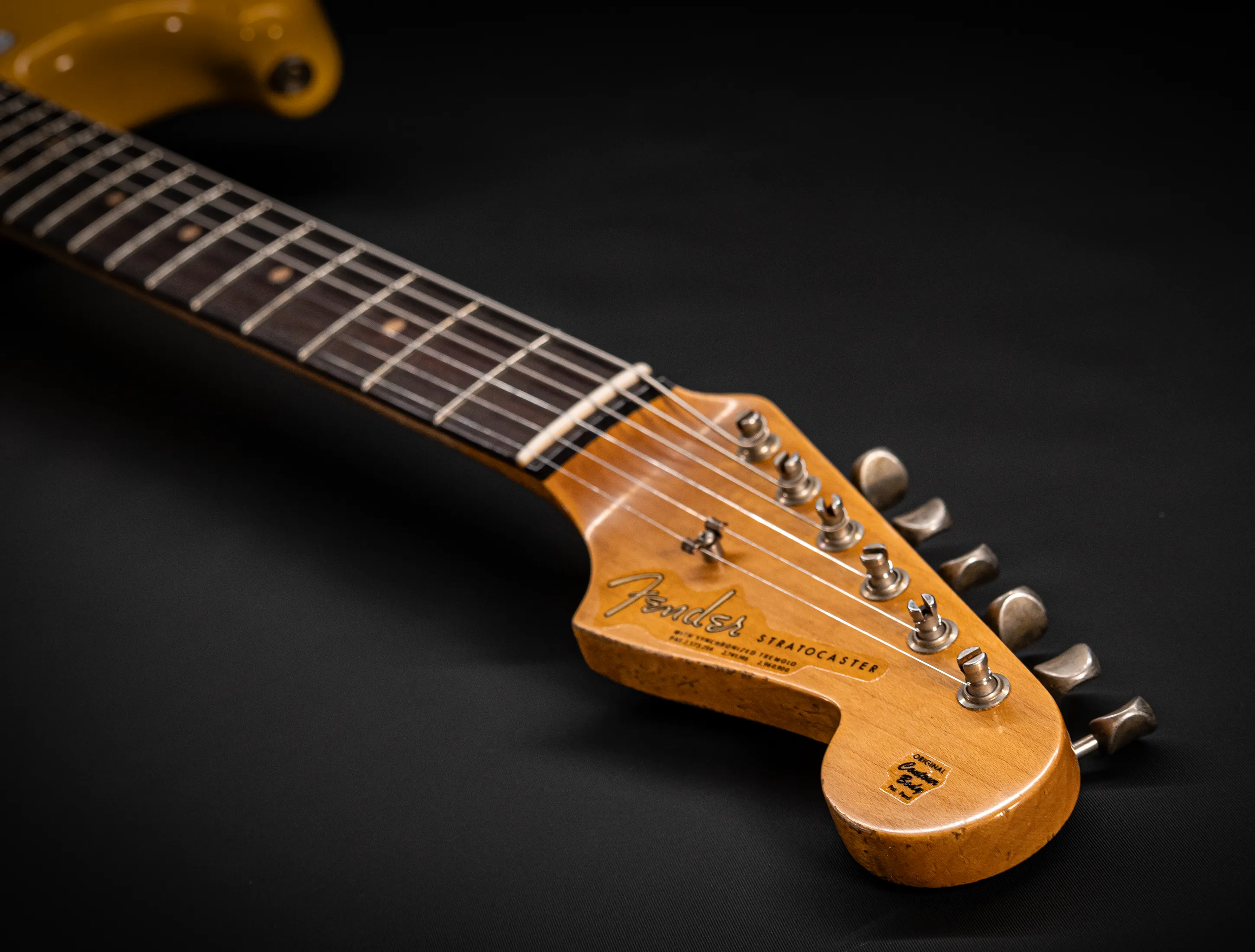 Fender MBD 1963 Stratocaster Between Relic & Heavy Relic - Aged Graffity Yellow
