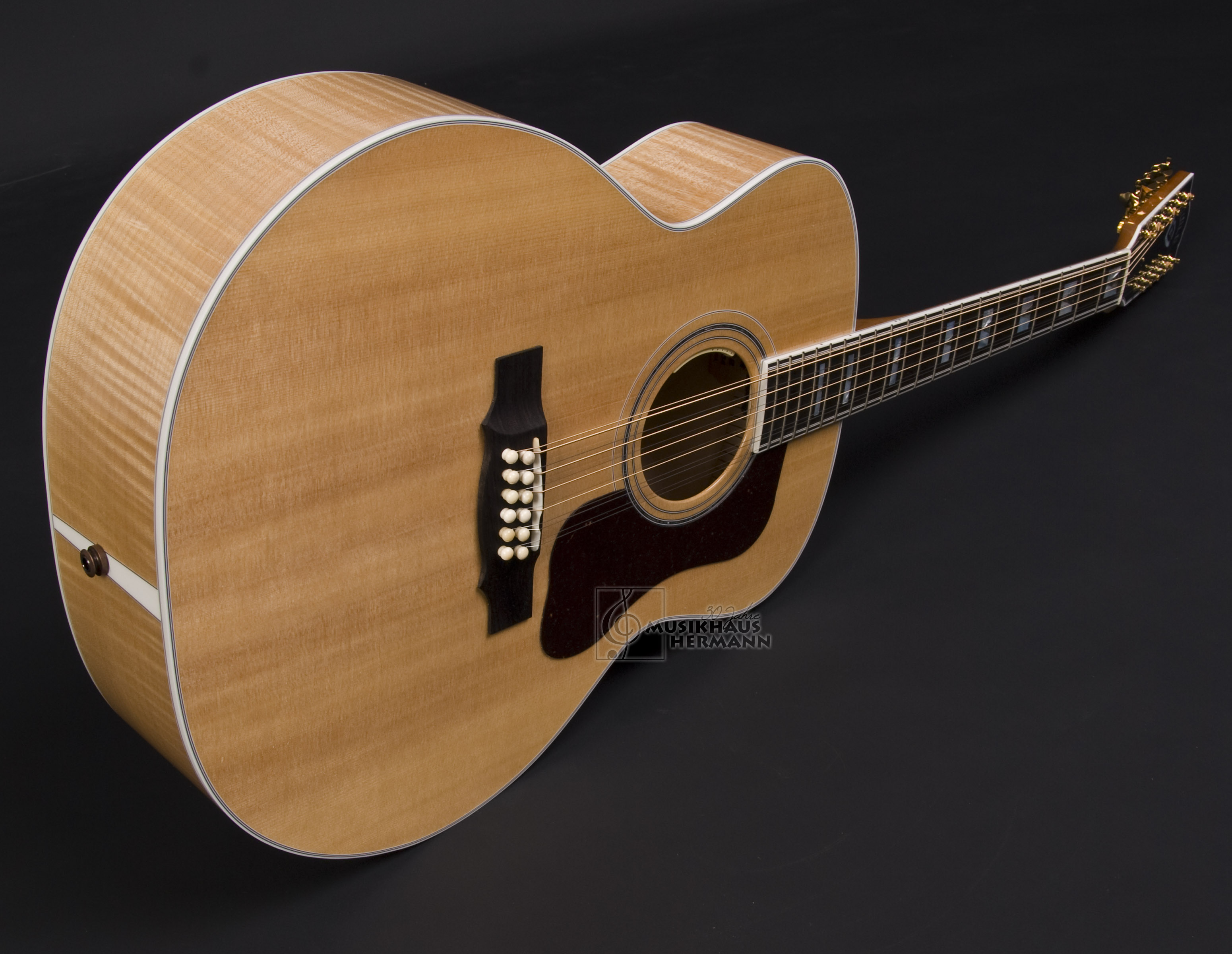 Galerie anzeigen (13 Bilder) a7-0849-guild-f512e-maple