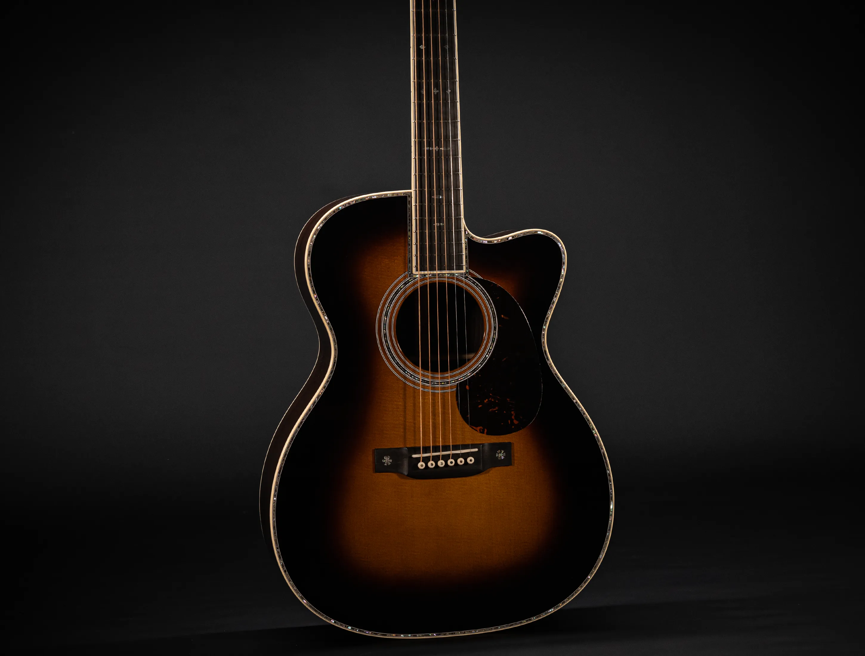 Show gallery (33 images) a162220 Martin 000-42C Custom Shop Golden Era Cutaway 1935 Sunburst