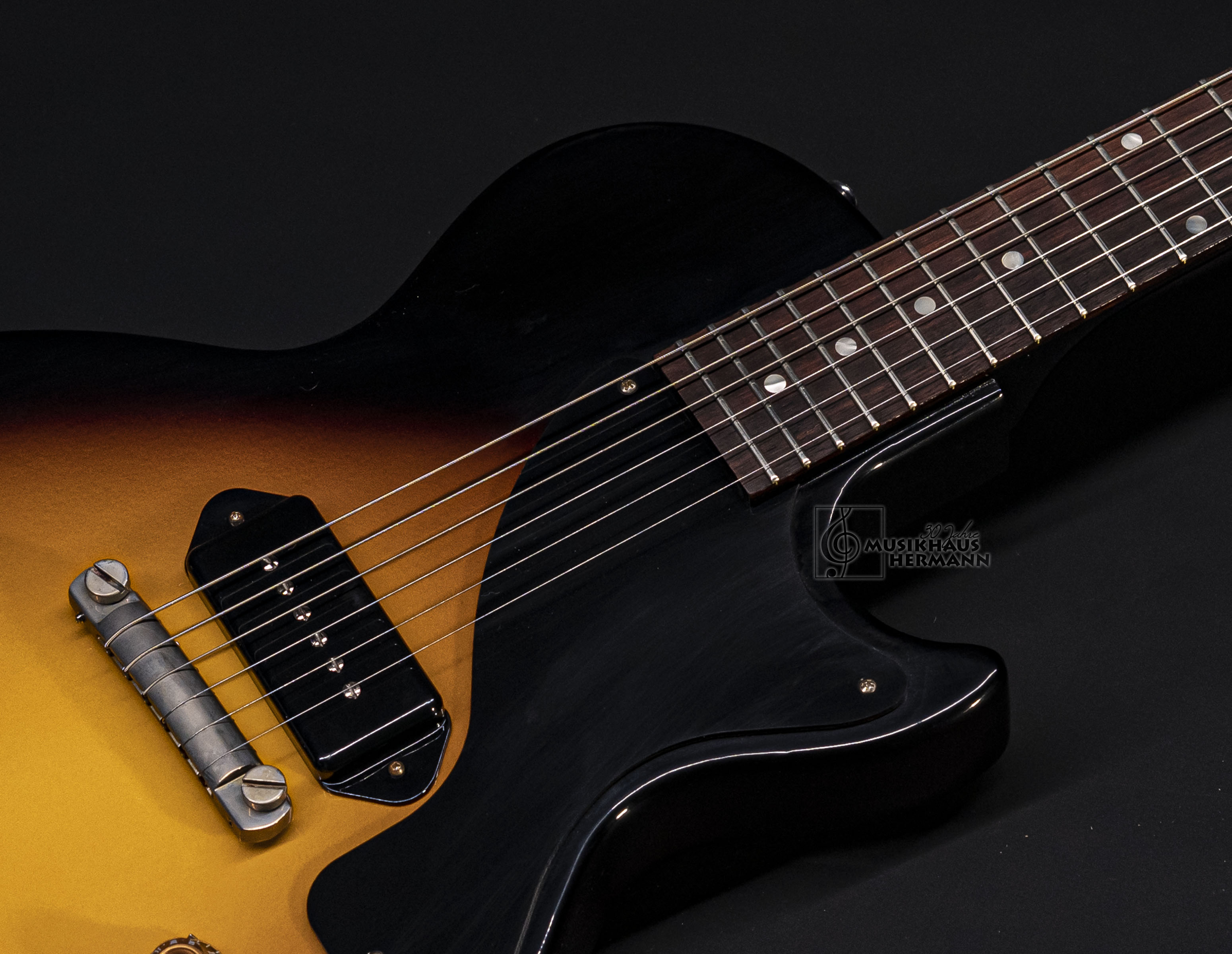 Galerie anzeigen (17 Bilder) a8-8235gibson-les-paul-junior-1957-single-cut-vintage-sunburst