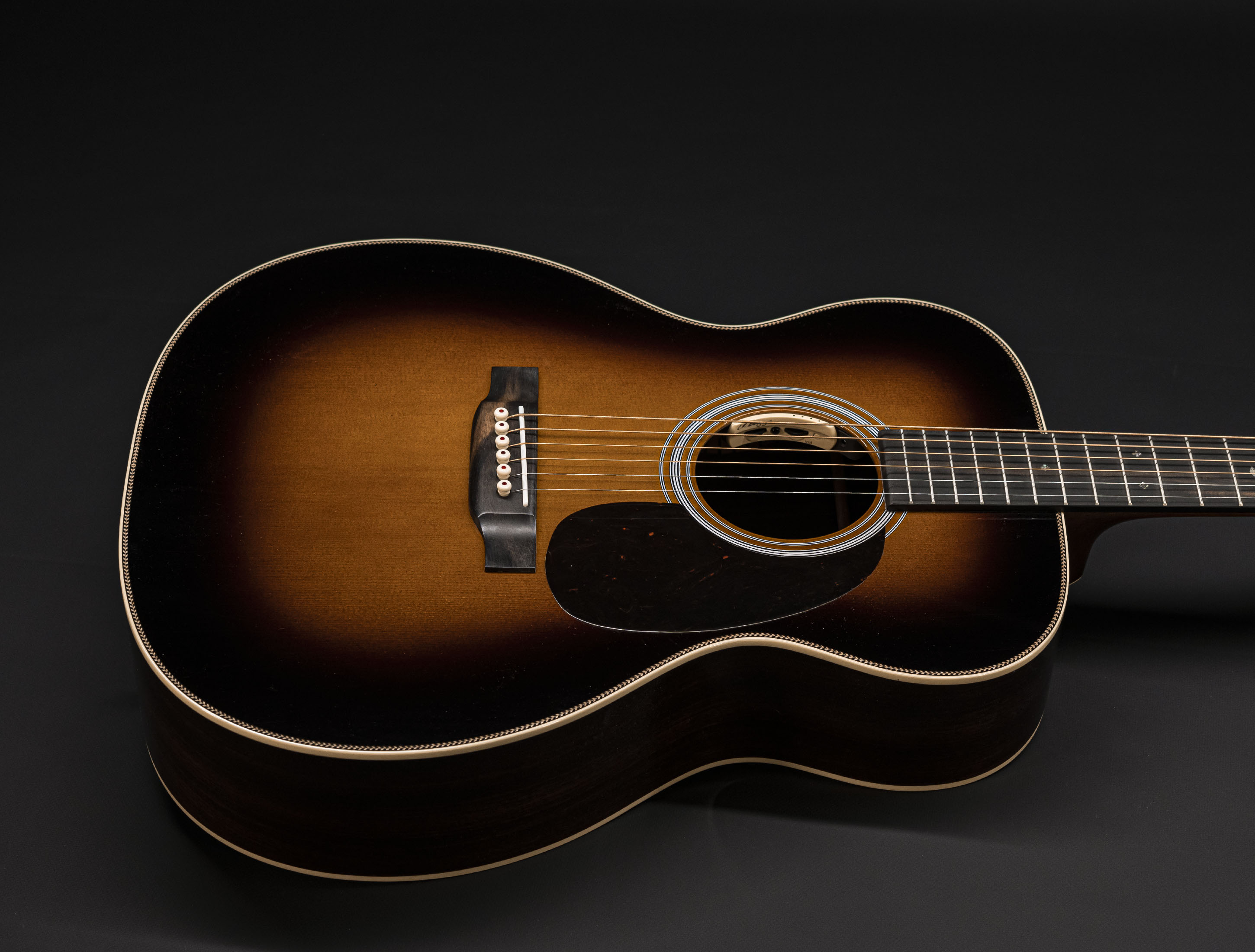 Galerie anzeigen (16 Bilder) a117850-martin-000-28e-lrb-reimagined-sunburst-lr-baggs-anthem