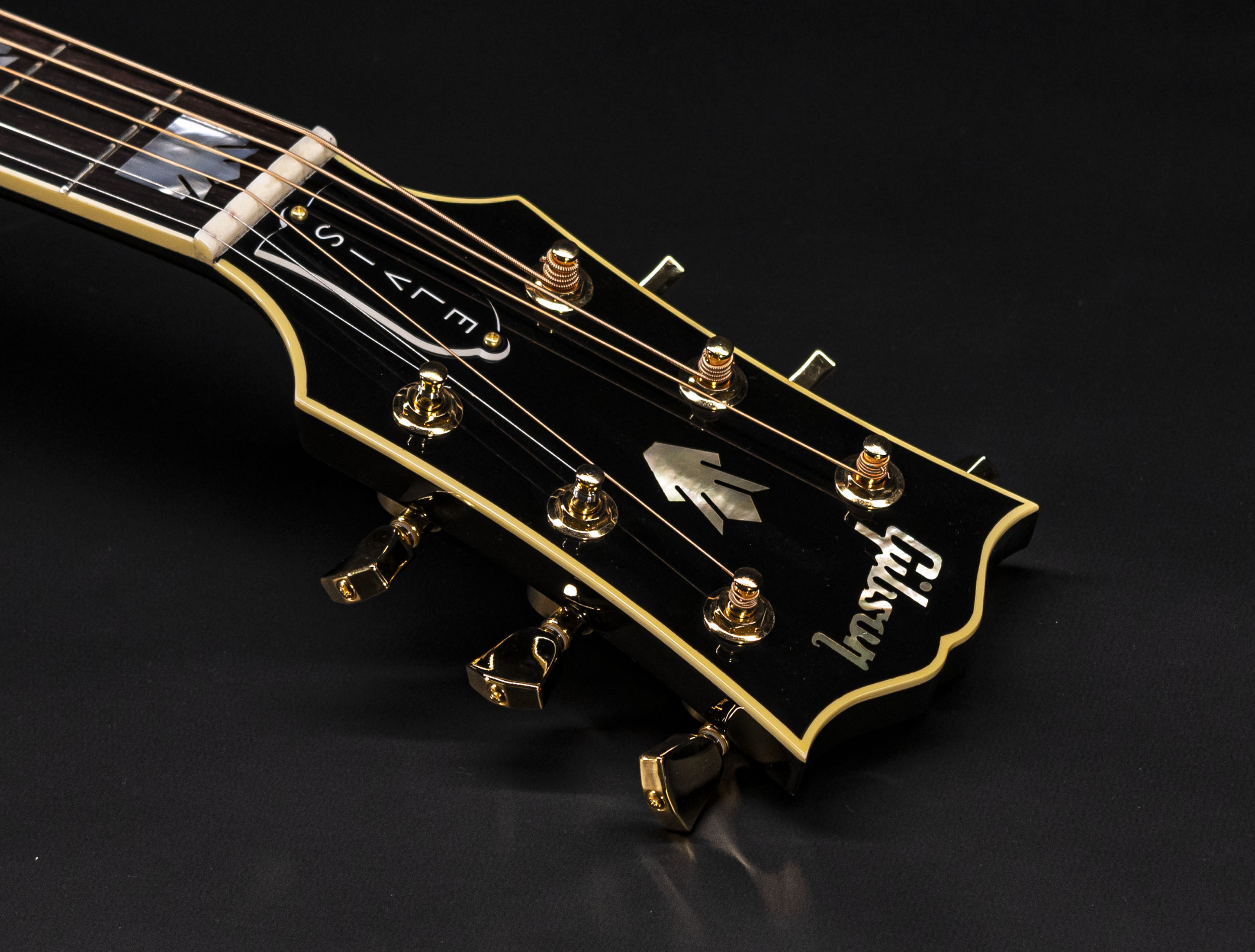 Show gallery (22 images) a110404 gibson-elvis-sj-200-signature-the-king-of-rock-and-roll-ebony