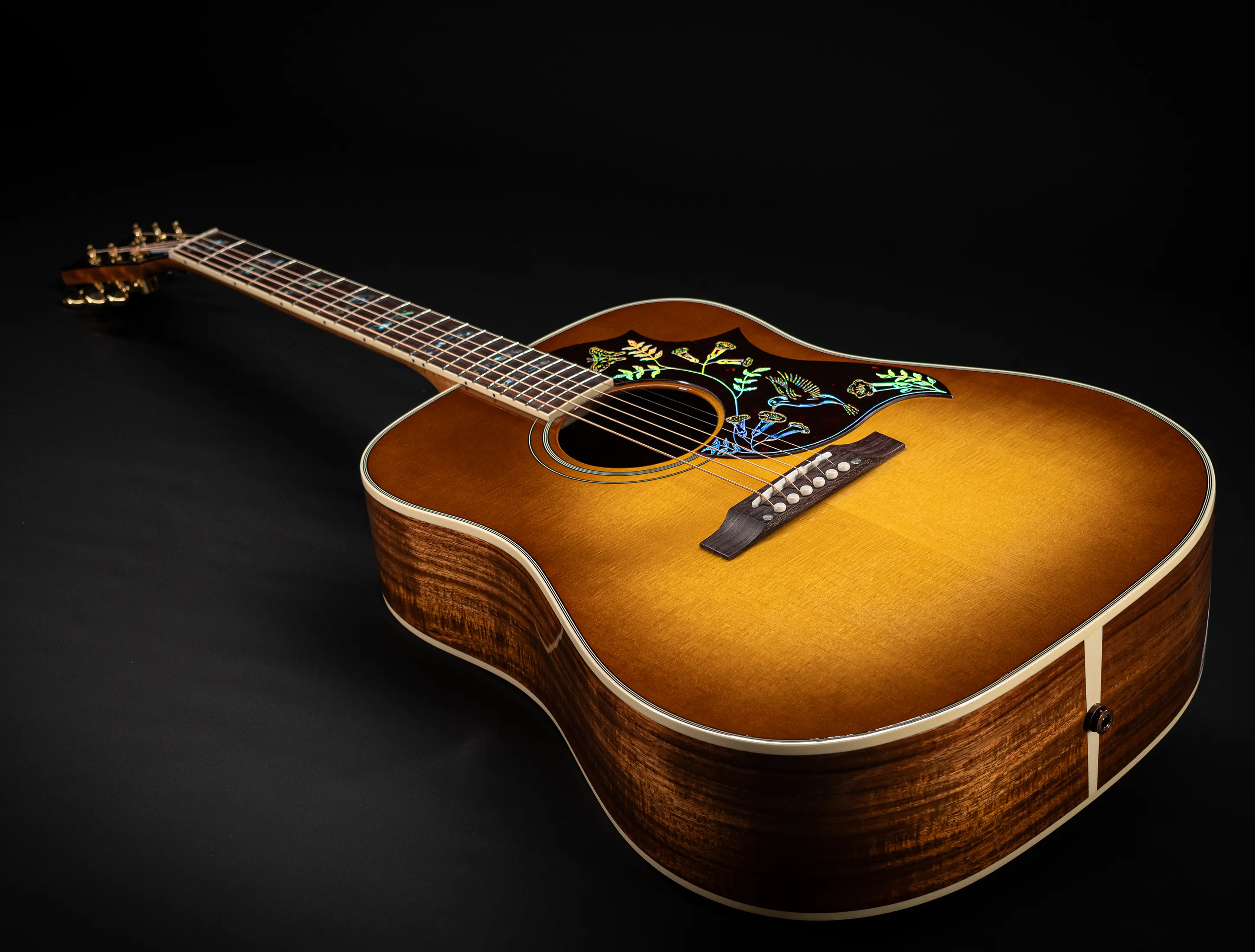 Gibson Hummingbird Elegant Koa - Honey Burst