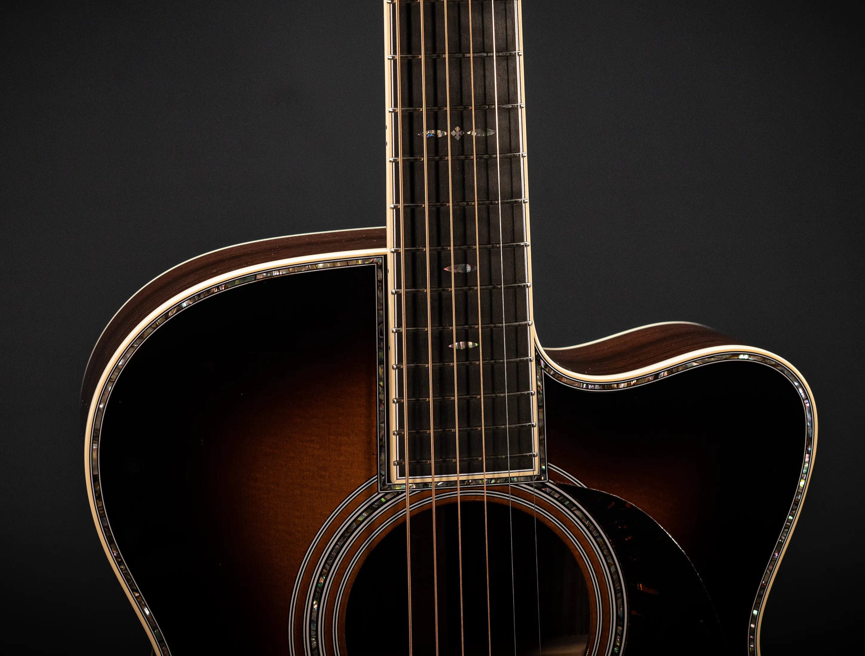 Show gallery (33 images) a162221 Martin 000-42C Custom Shop Golden Era Cutaway 1935 Sunburst
