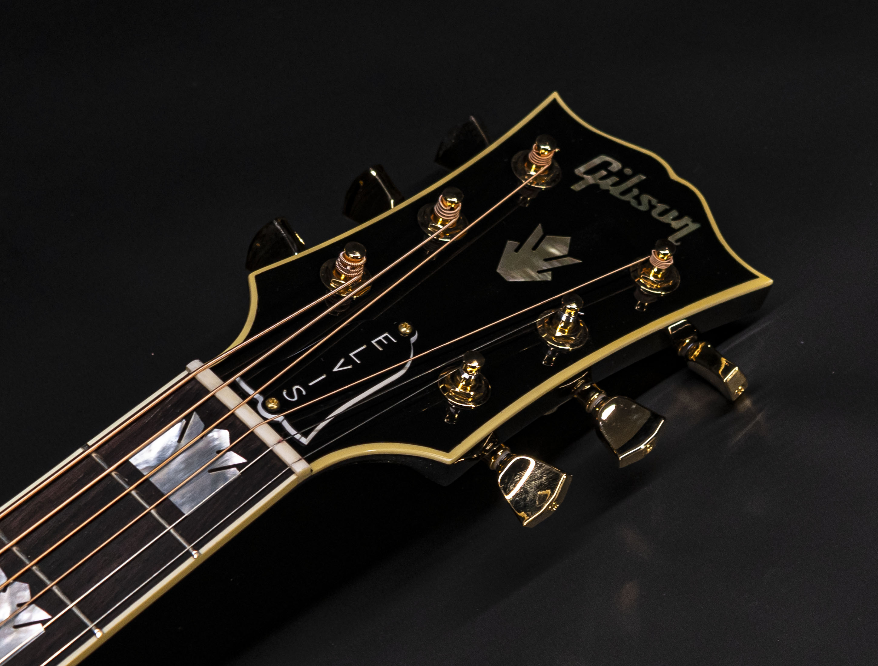 Show gallery (22 images) a110393 gibson-elvis-sj-200-signature-the-king-of-rock-and-roll-ebony
