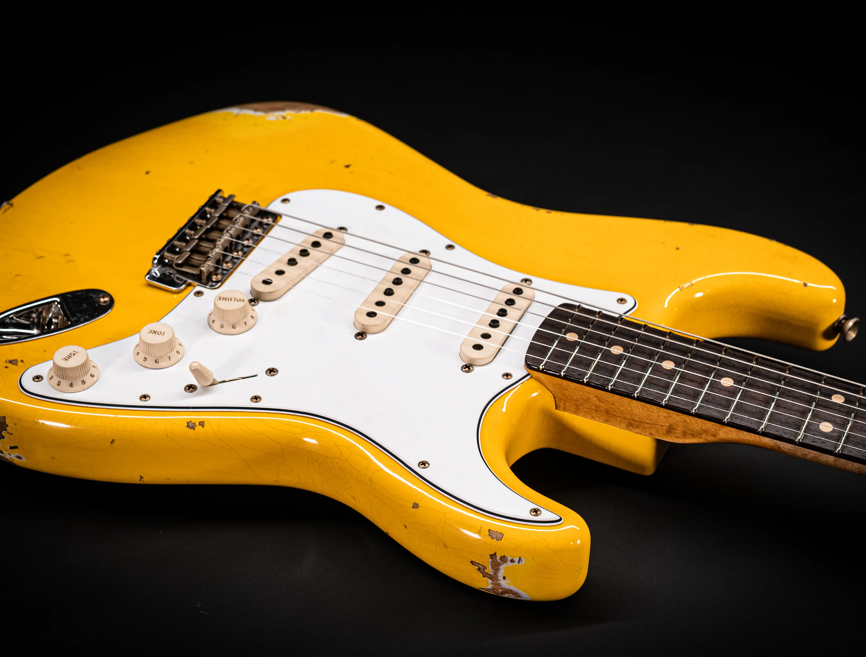 Fender MBD 1963 Stratocaster Between Relic & Heavy Relic - Aged Graffity Yellow