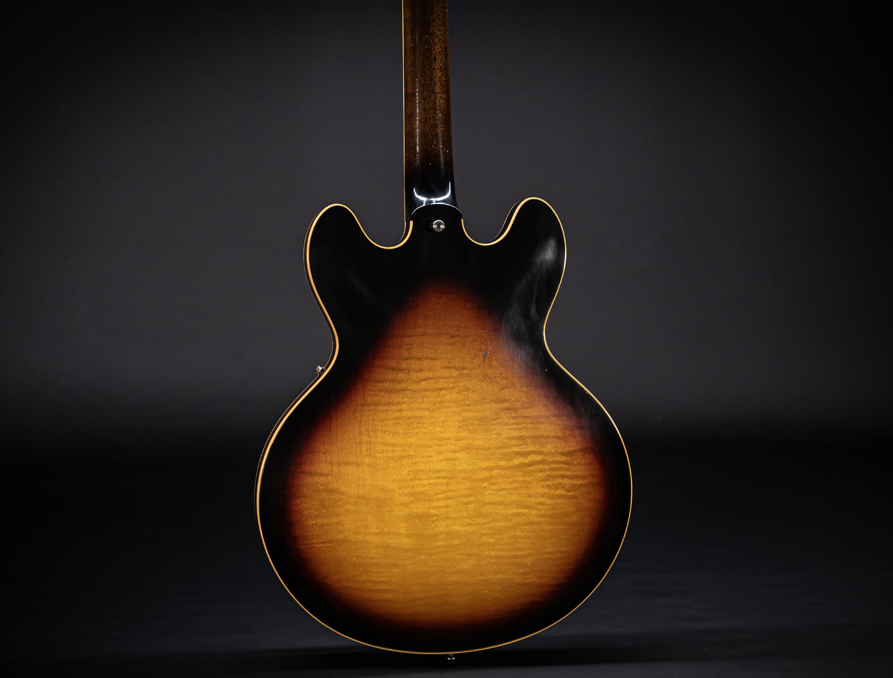 Galerie anzeigen (31 Bilder) a155114 Gibson-ES-335-1964-Custom-Shop-Murphy-Lab-Light-Aged-Figured-Maple-Antique-Vintage-Burst