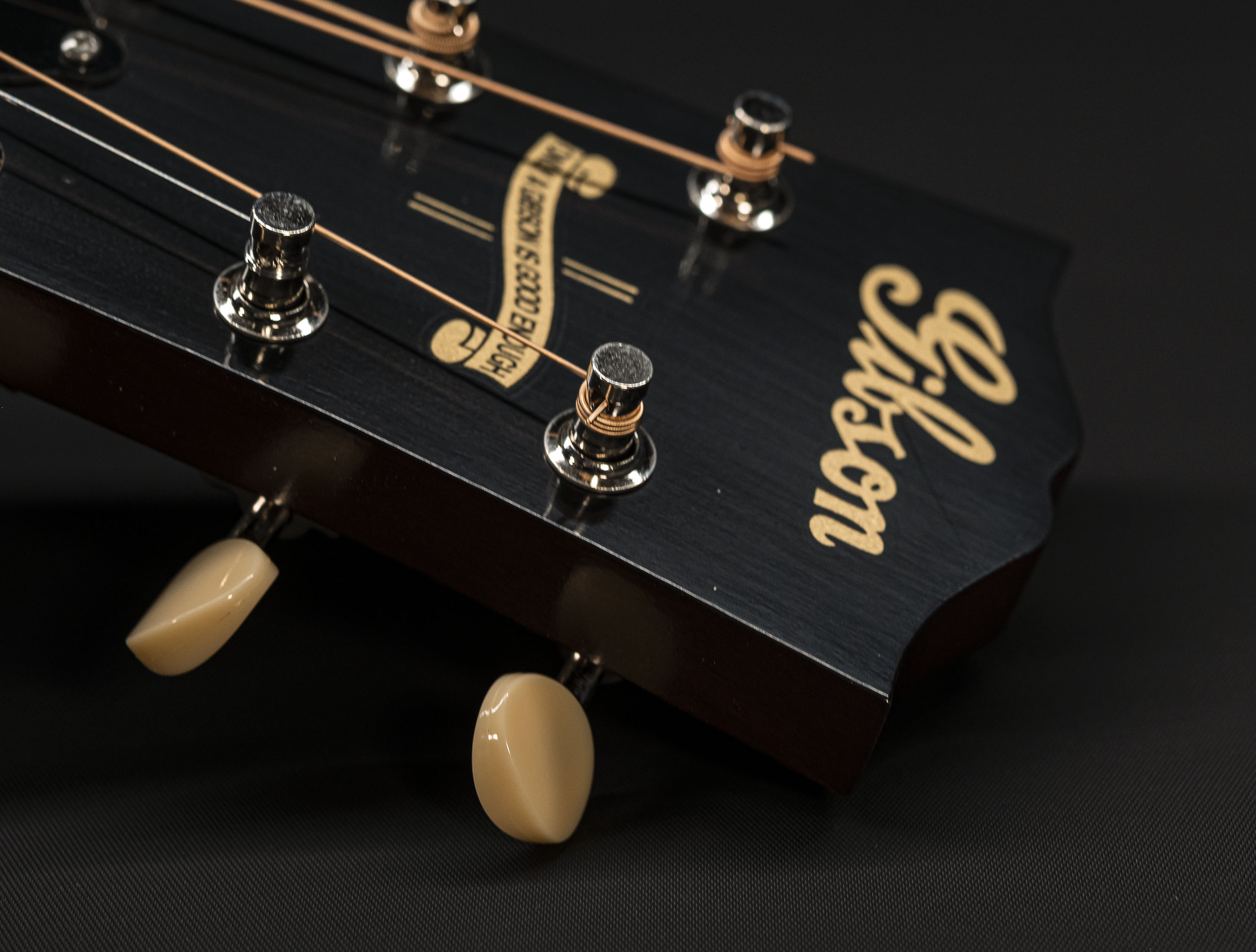 Show gallery (24 images) a133380 gibson-lg-2-1942-banner-vintage-sunburst