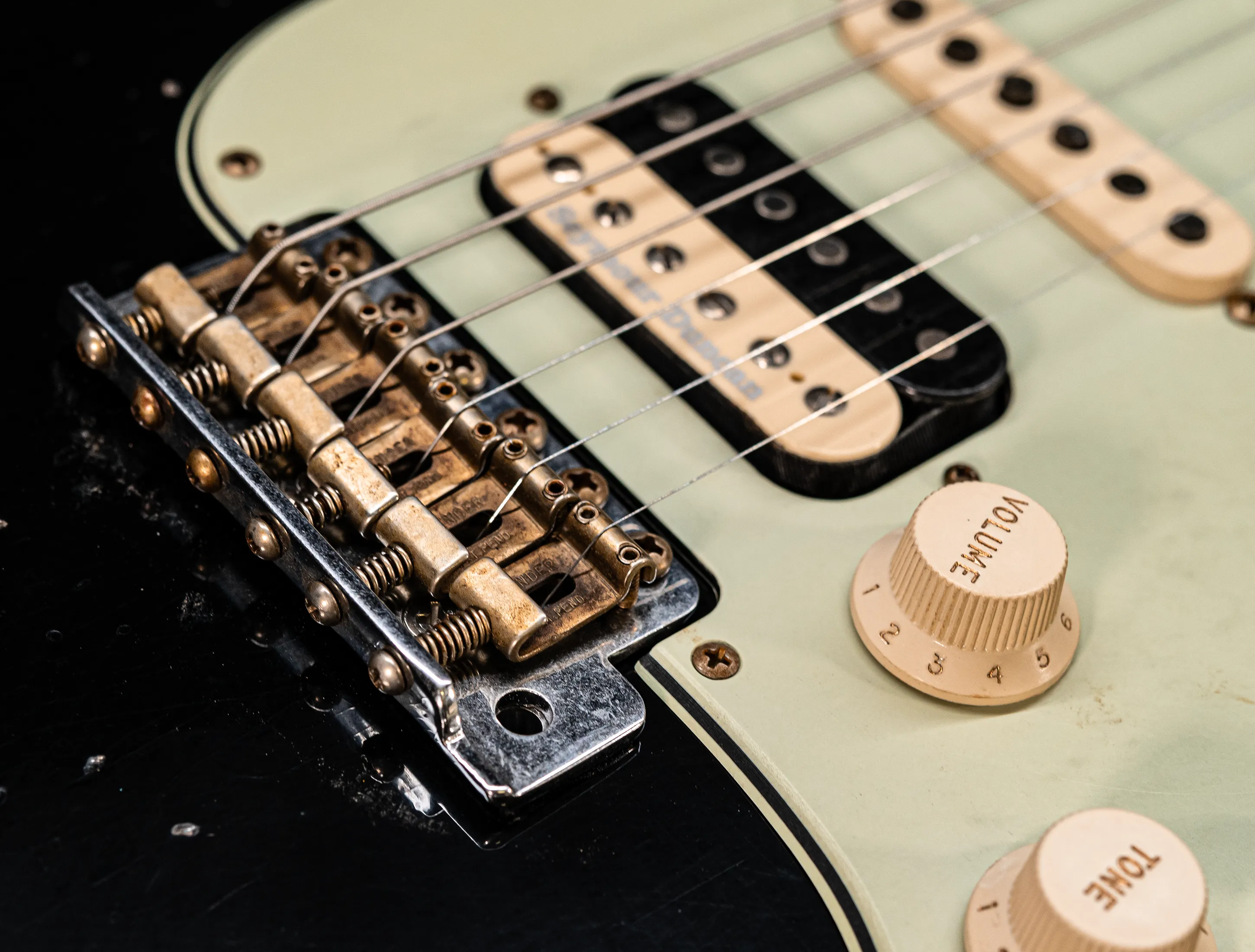 a173078Fender MBD Limited 1963 Humbucker Stratocaster Heavy Relic - Black Muikhaus-Hermann