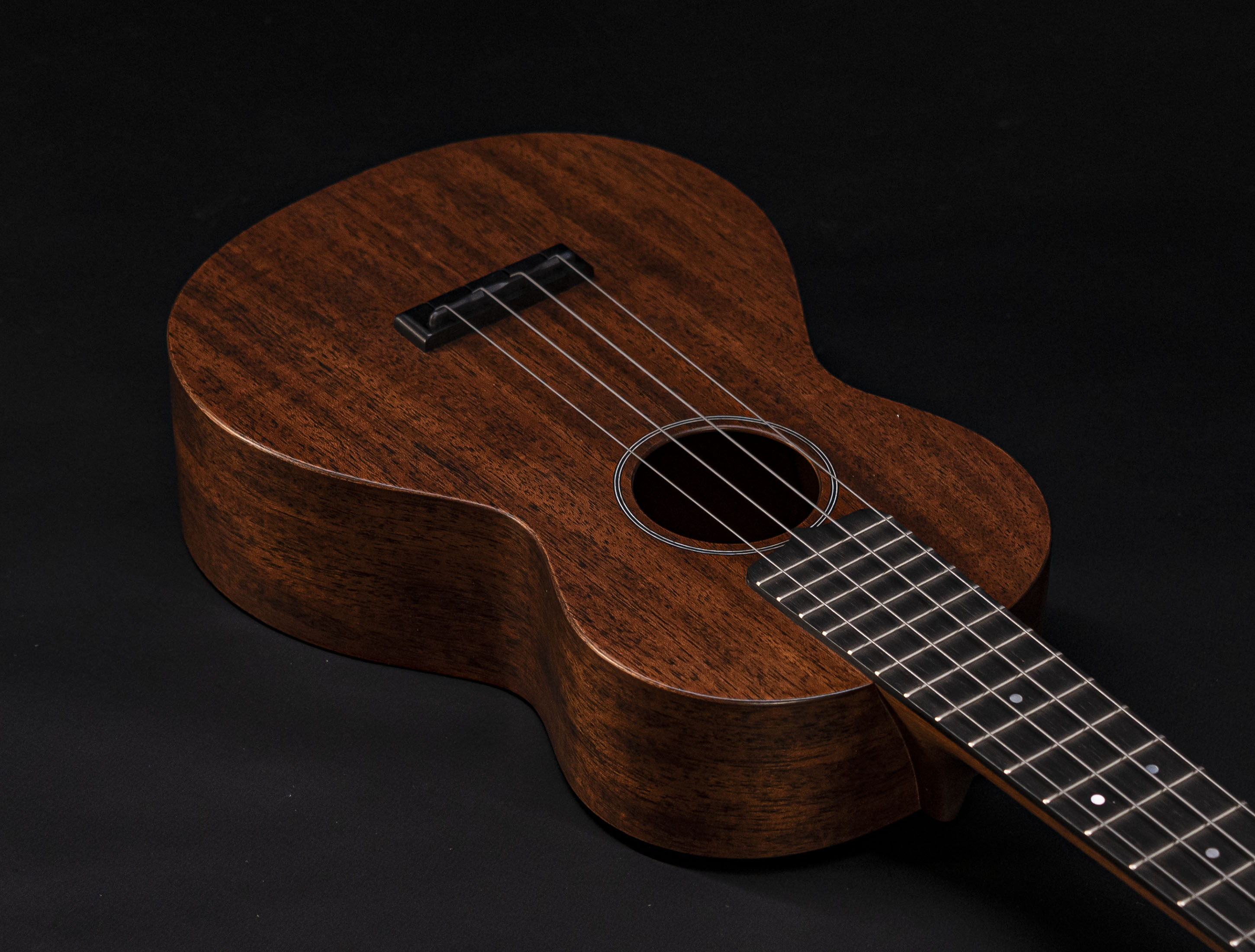 Galerie anzeigen (17 Bilder) a10-8953-martin-concert-fsc-uke-ukulele