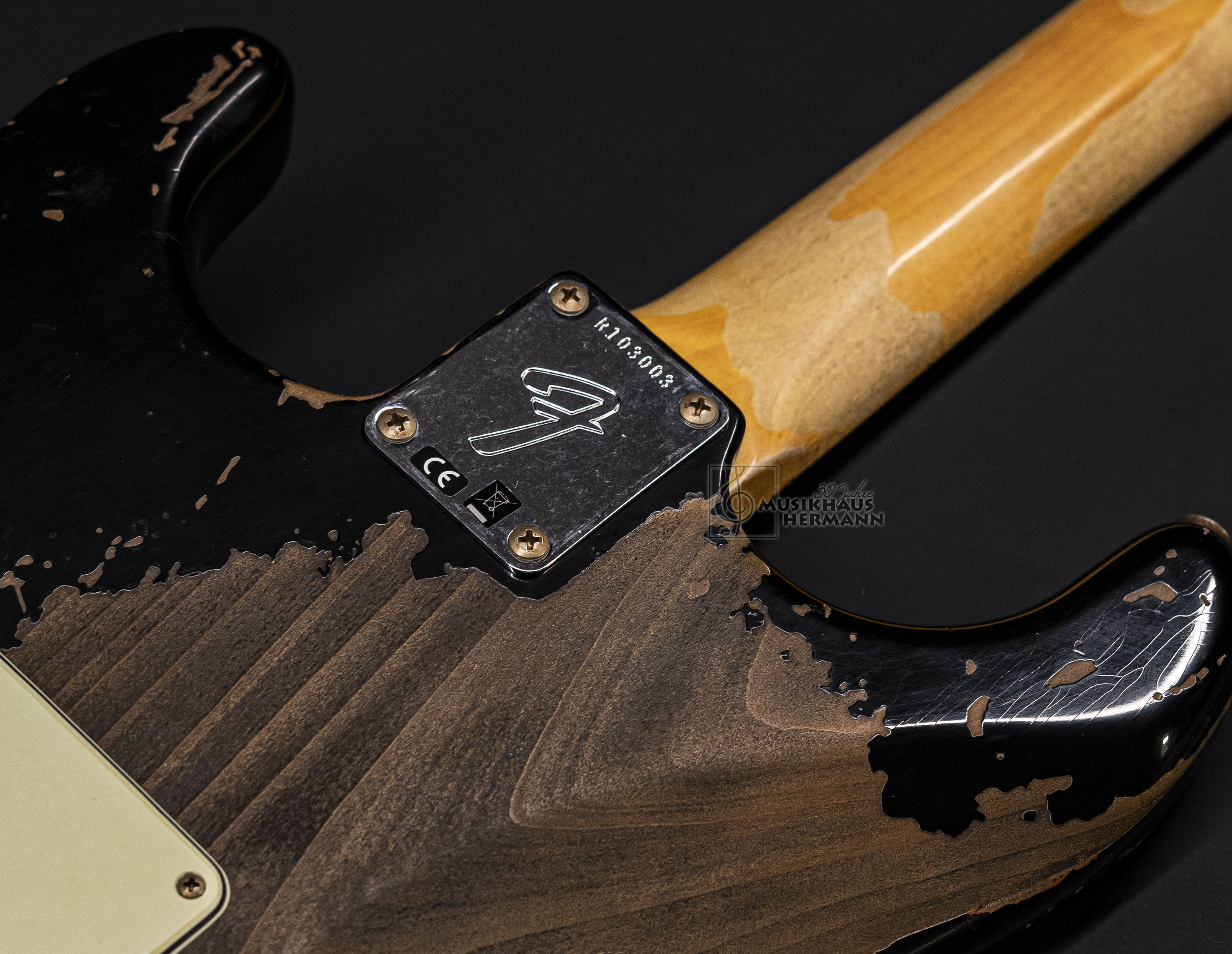 Show gallery (22 images) a9-1292 fender-custom-shop-michael-landau-1968-stratocaster-black