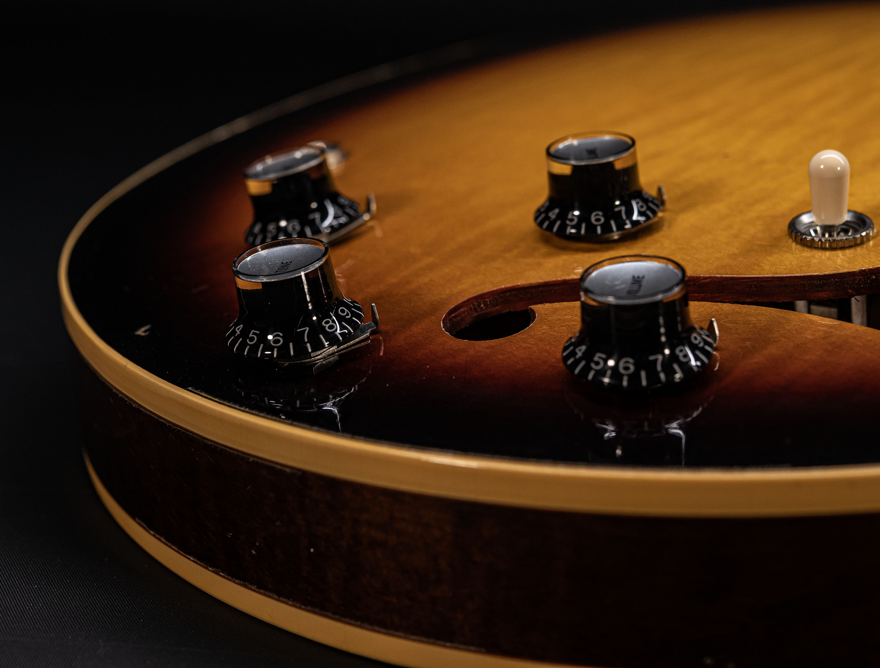 Galerie anzeigen (31 Bilder) a155101 Gibson-ES-335-1964-Custom-Shop-Murphy-Lab-Light-Aged-Figured-Maple-Antique-Vintage-Burst