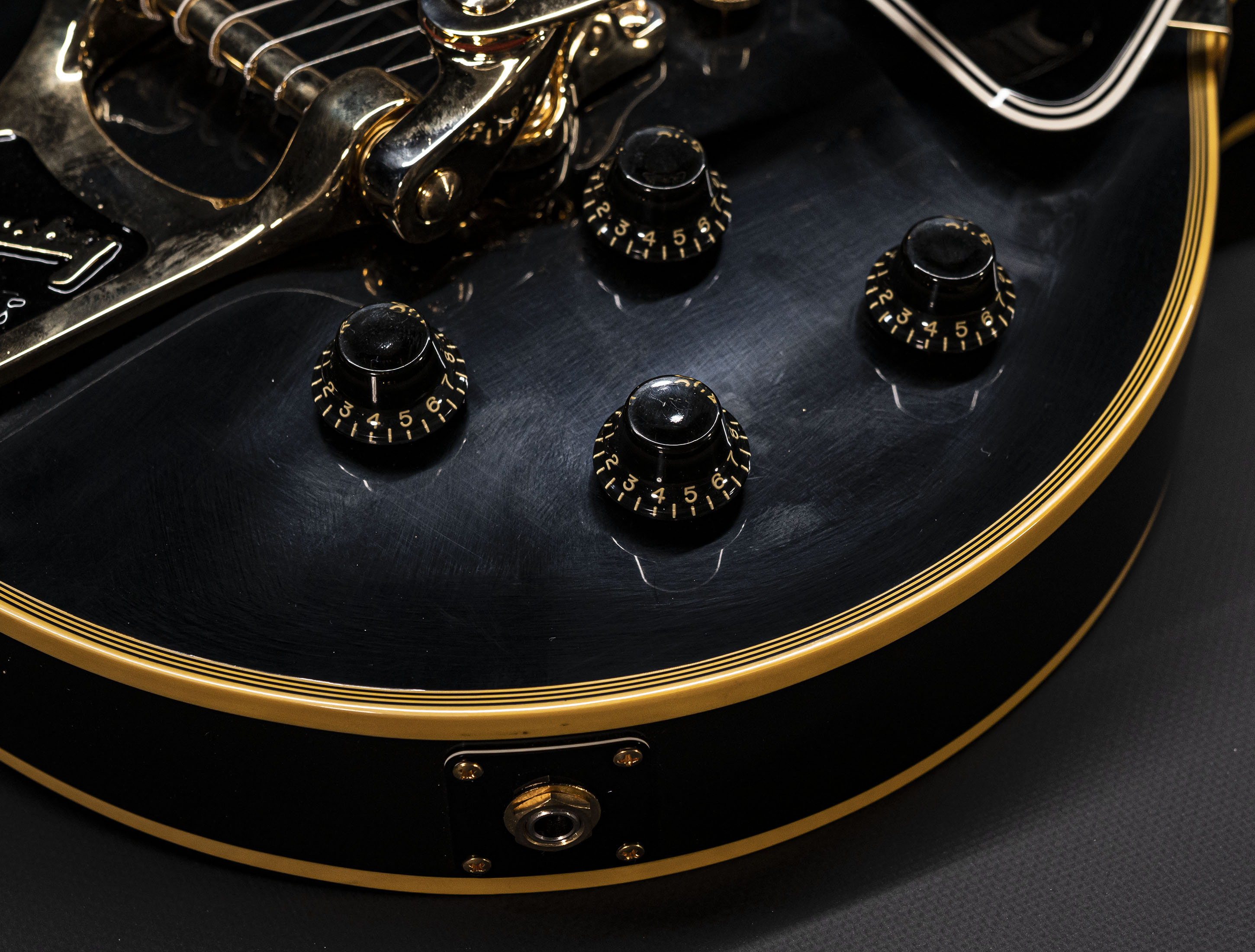 Galerie anzeigen (26 Bilder) a120208 gibson-les-paul-custom-1957-reissue-3-pickup-bigsby-vos-ebony