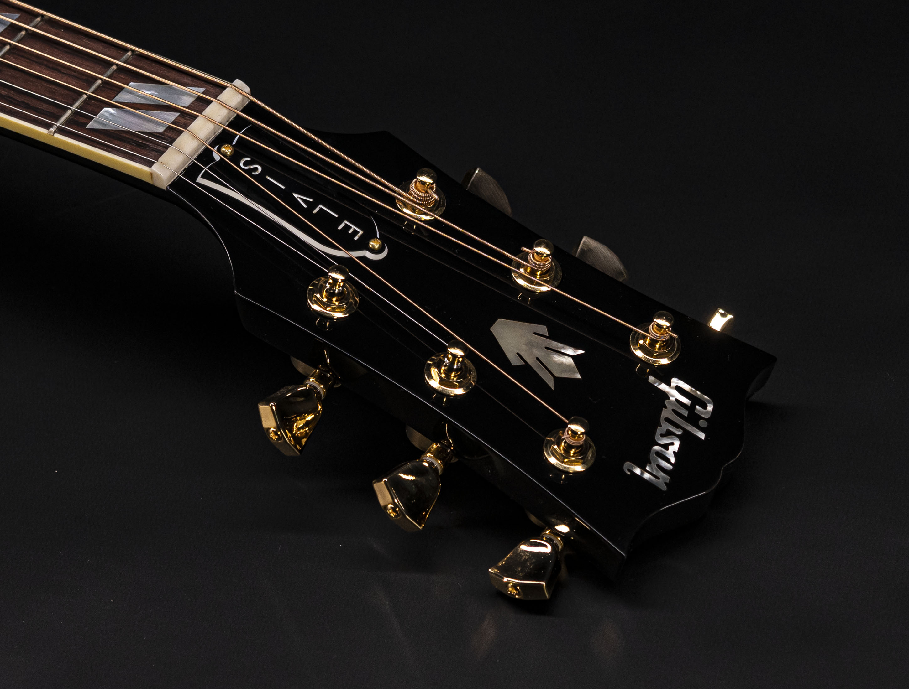 Show gallery (24 images) a110425 Gibson Elvis Dove Signature A Gift for the King - Ebony