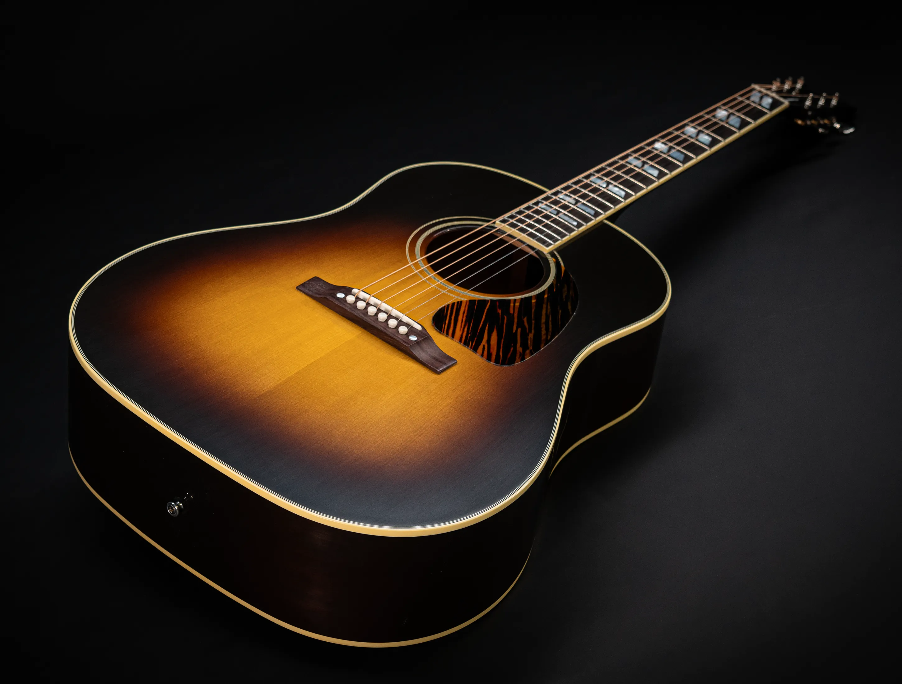 Show gallery (33 images) a174858-Gibson-Southern-Jumbo-EARLY-40s-Golden-Era-Custom-Shop-Adirondack-Vintage-Sunburst-