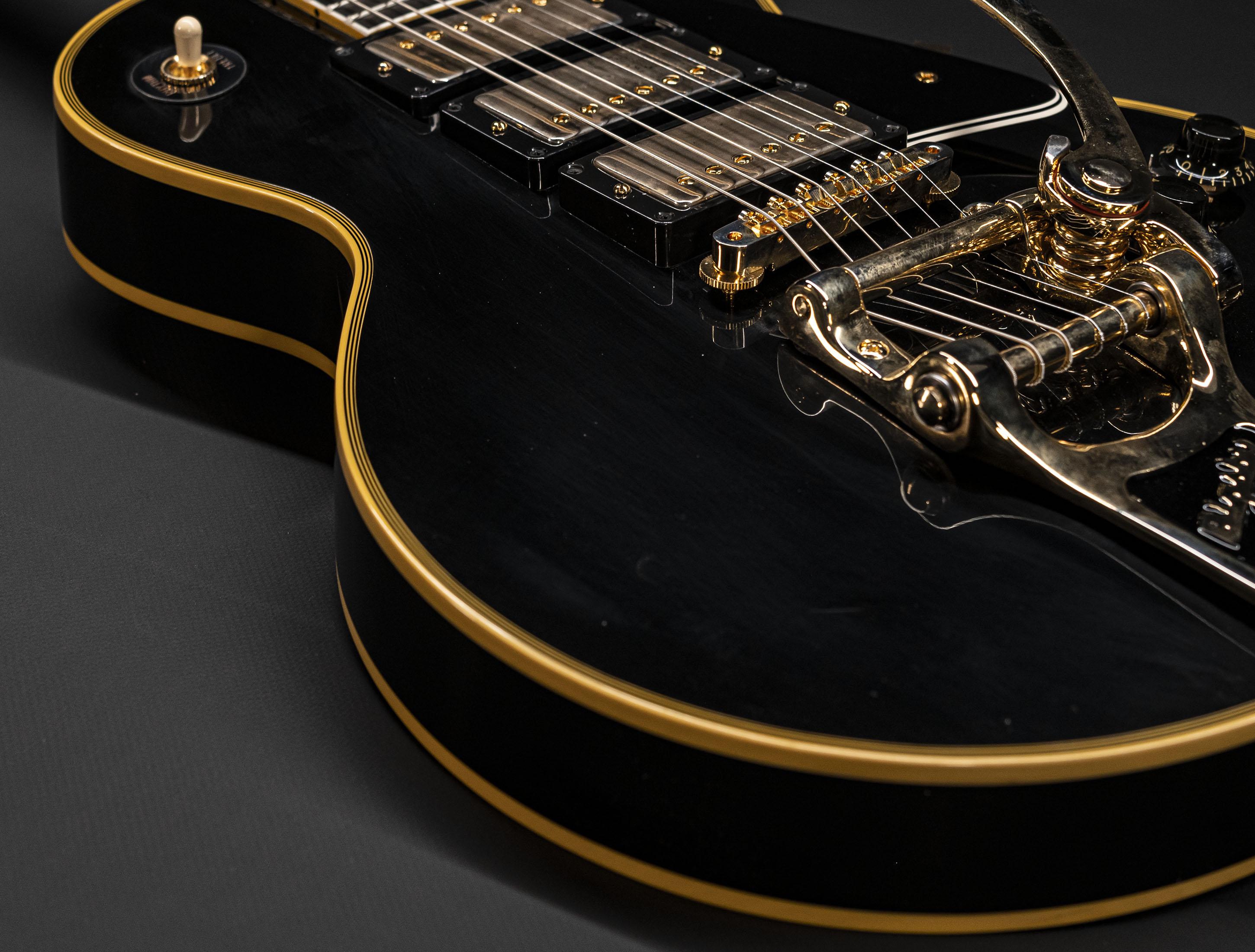 Galerie anzeigen (26 Bilder) a120223 gibson-les-paul-custom-1957-reissue-3-pickup-bigsby-vos-ebony